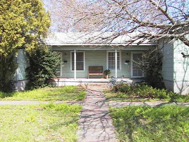 218 W 51st St Property Photo 1
