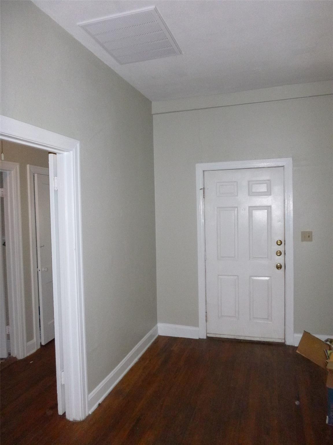 218 W 51st St Property Photo 2