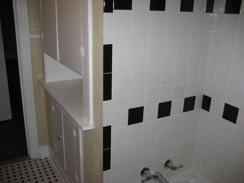 218 W 51st St Property Photo 10