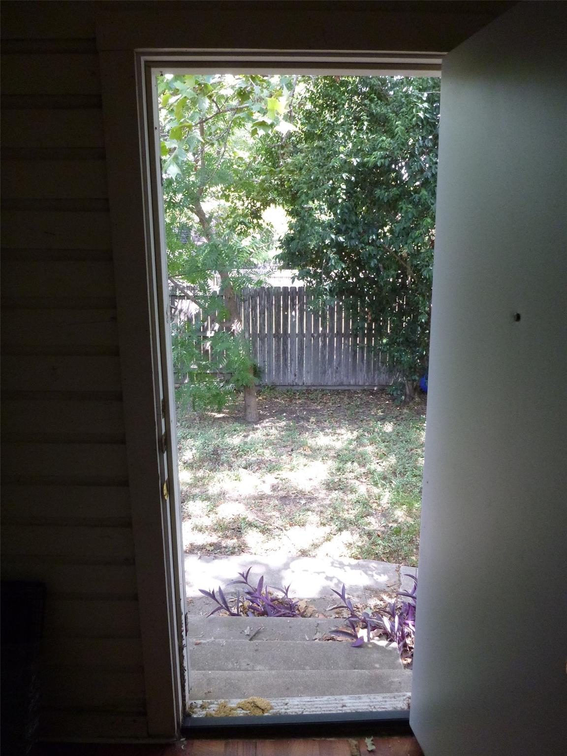 218 W 51st St Property Photo 11