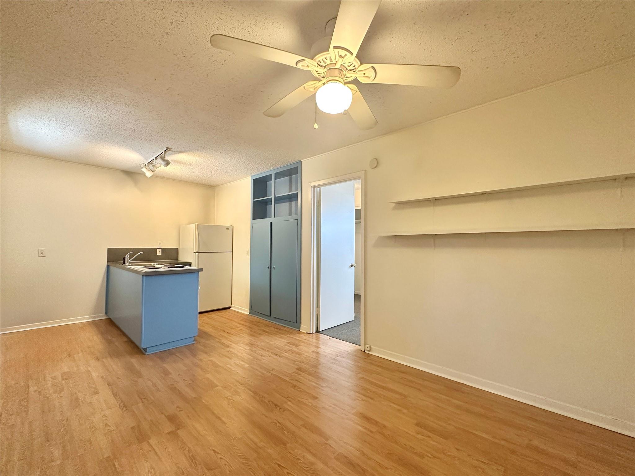 2711 Hemphill PARK B Property Photo 1