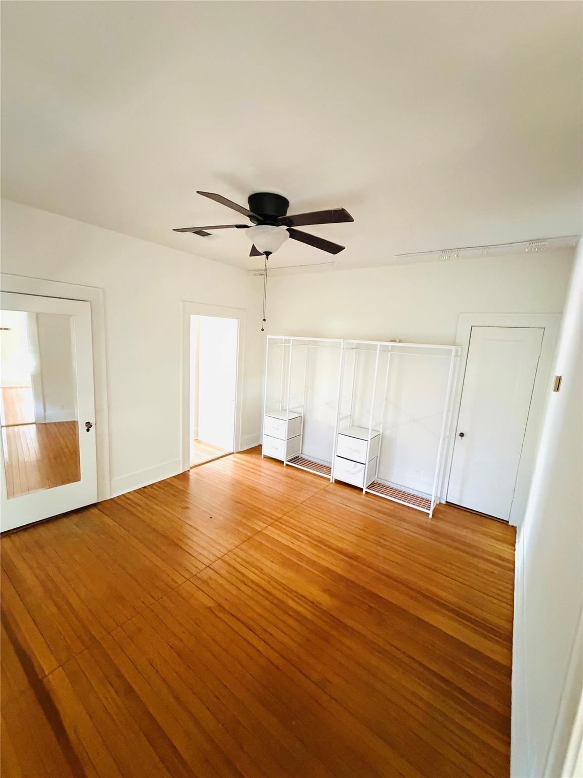 3212 E Oakmont Blvd #b Property Photo 5