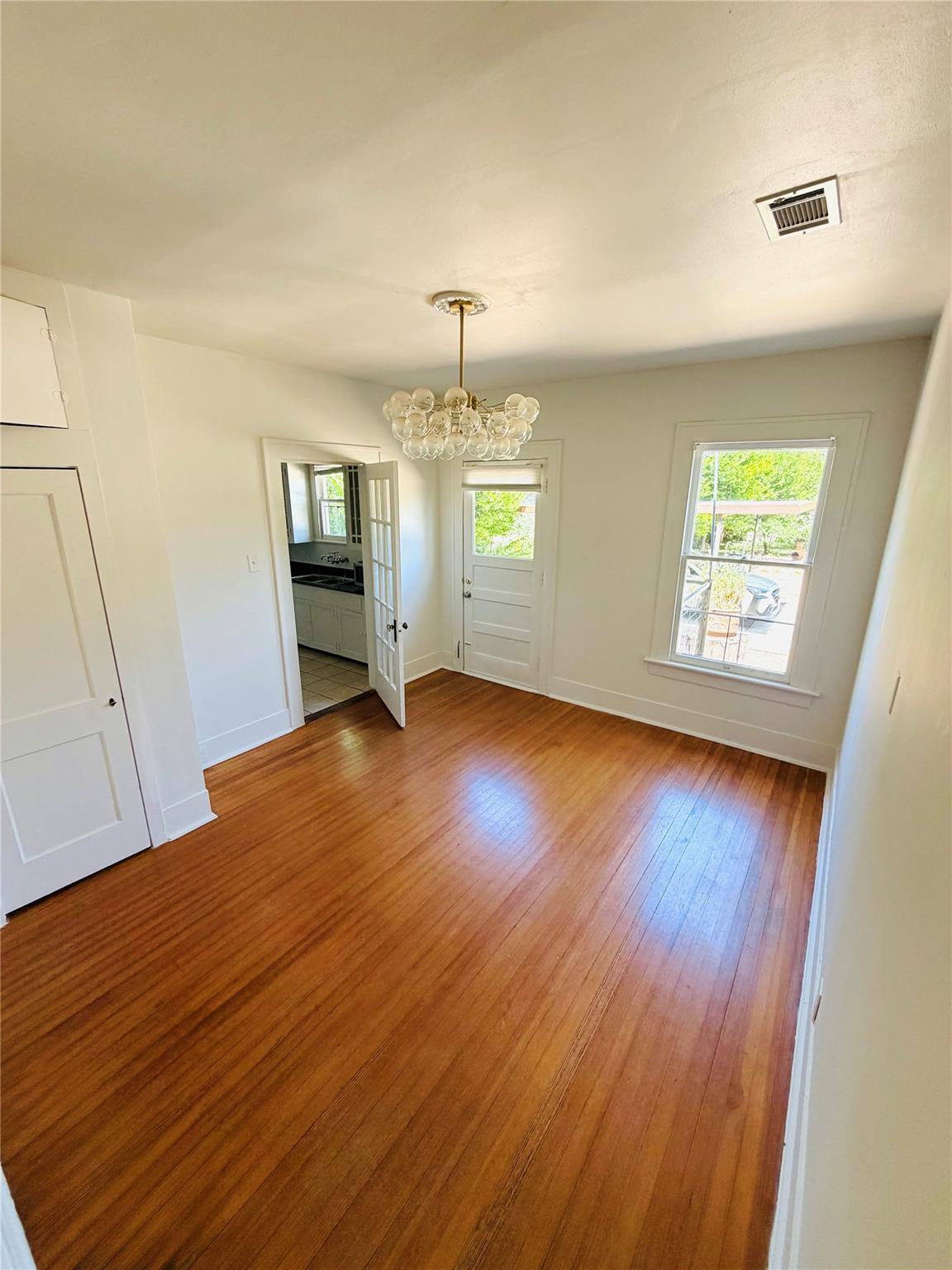 3212 E Oakmont Blvd #b Property Photo 7