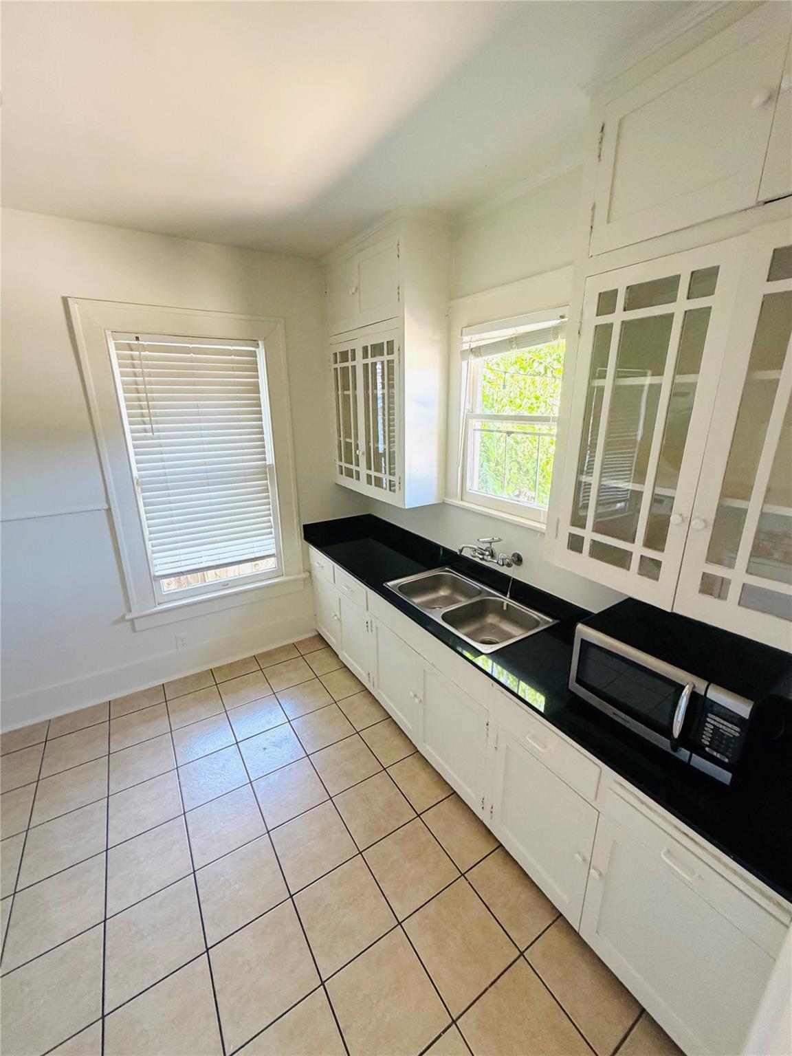 3212 E Oakmont Blvd #b Property Photo 8