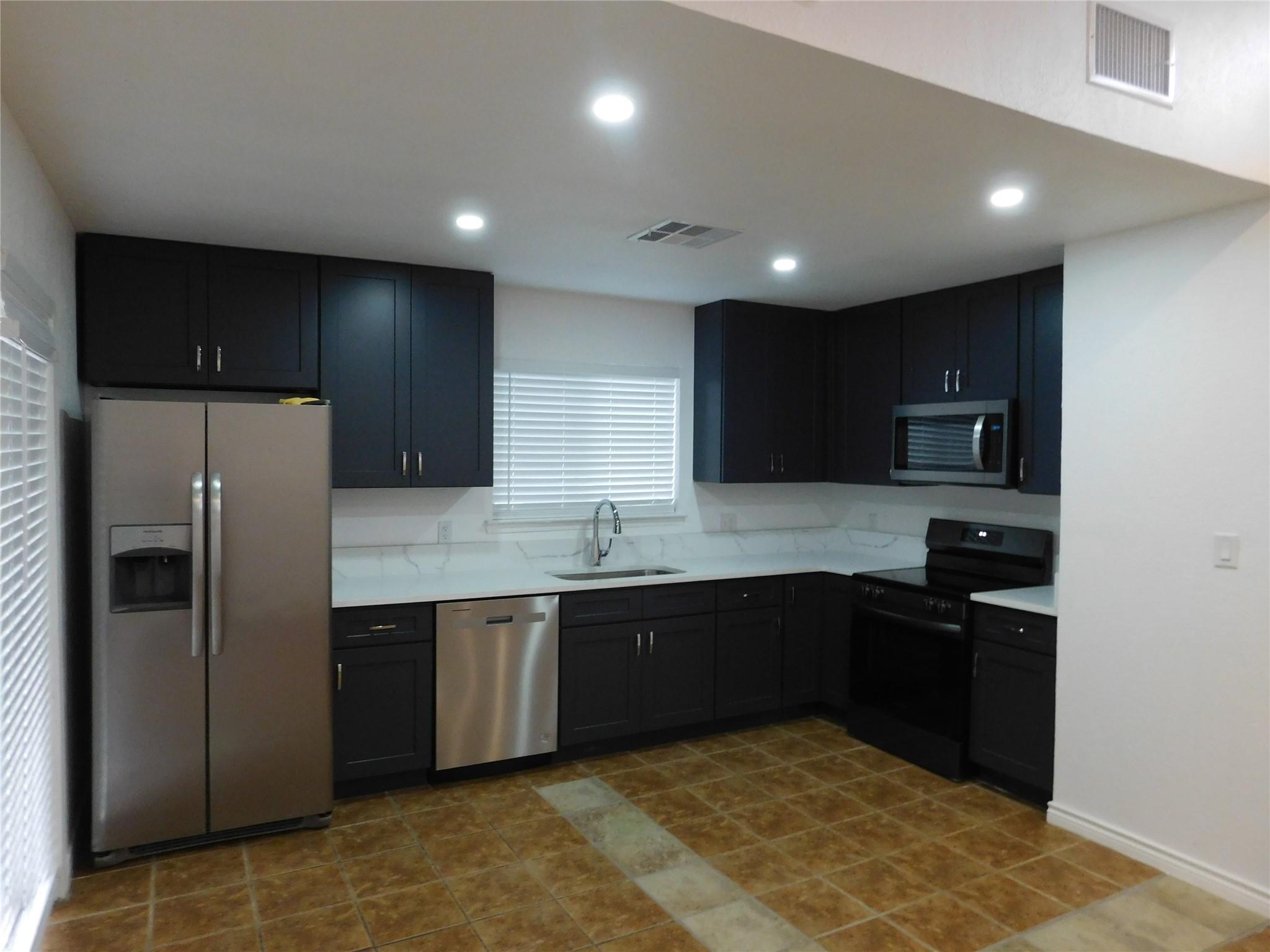 1100 Jolena Cir Property Photo 4