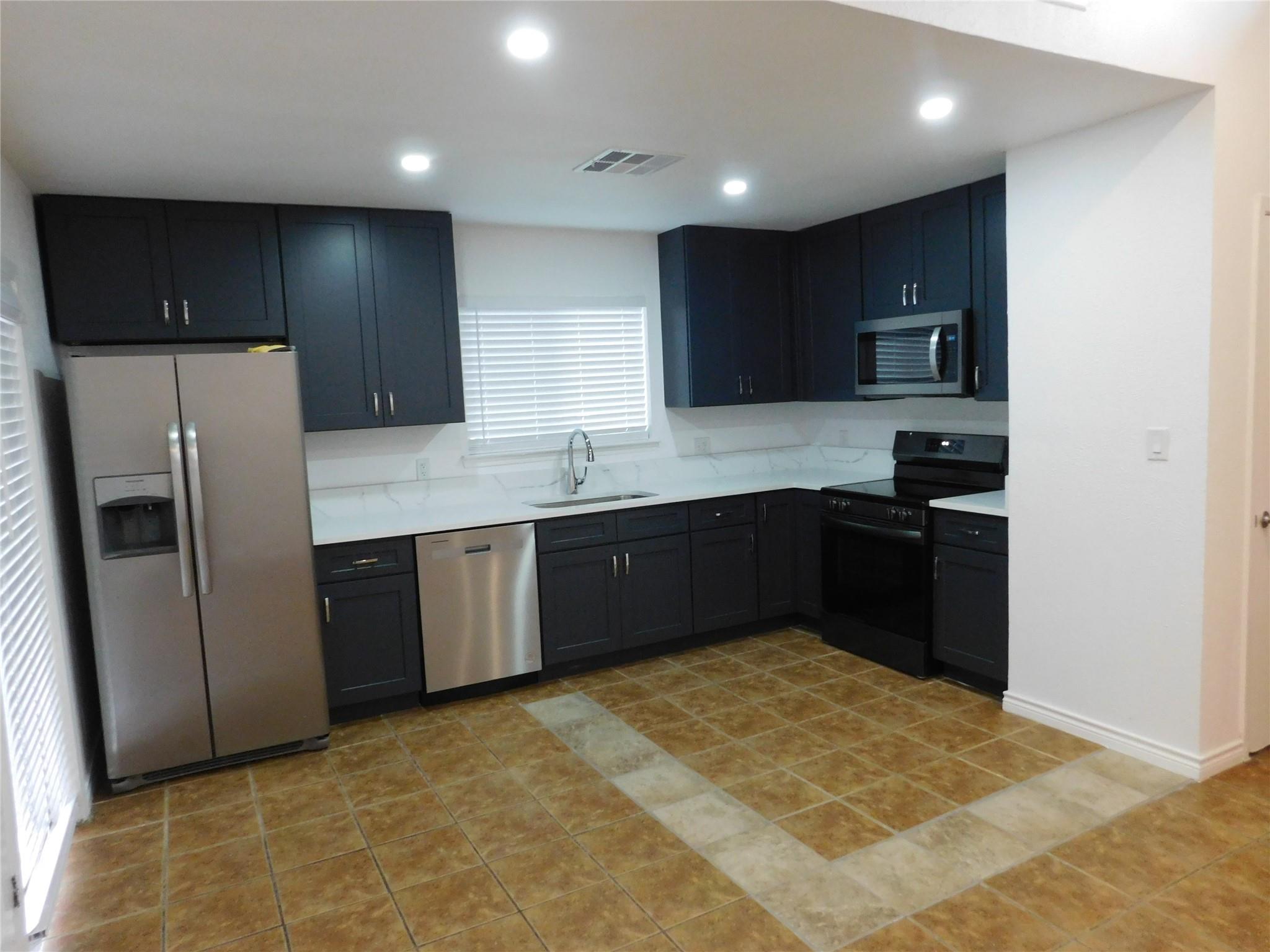 1100 Jolena Cir Property Photo 5
