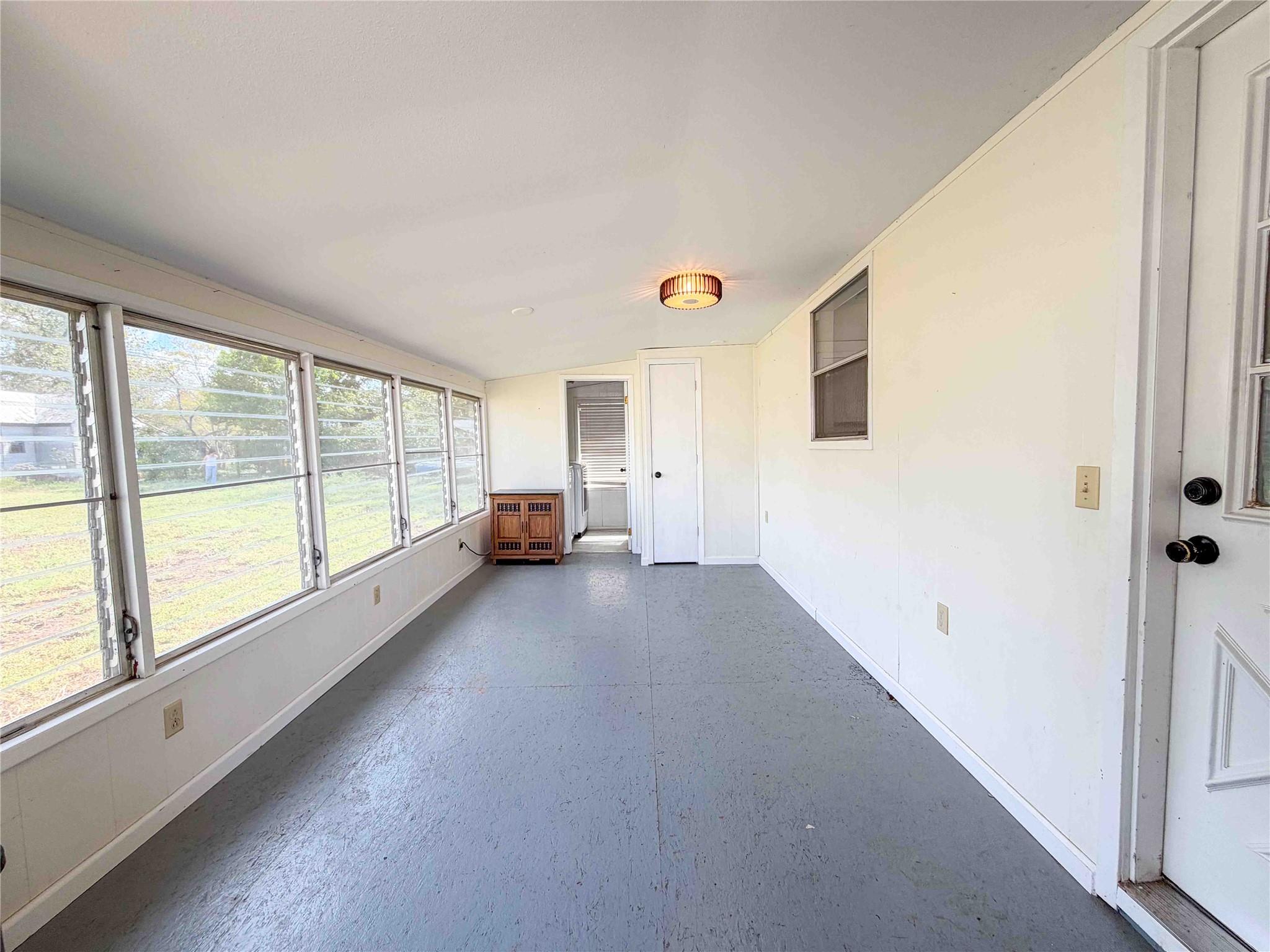 207 Crockett St Property Photo 12