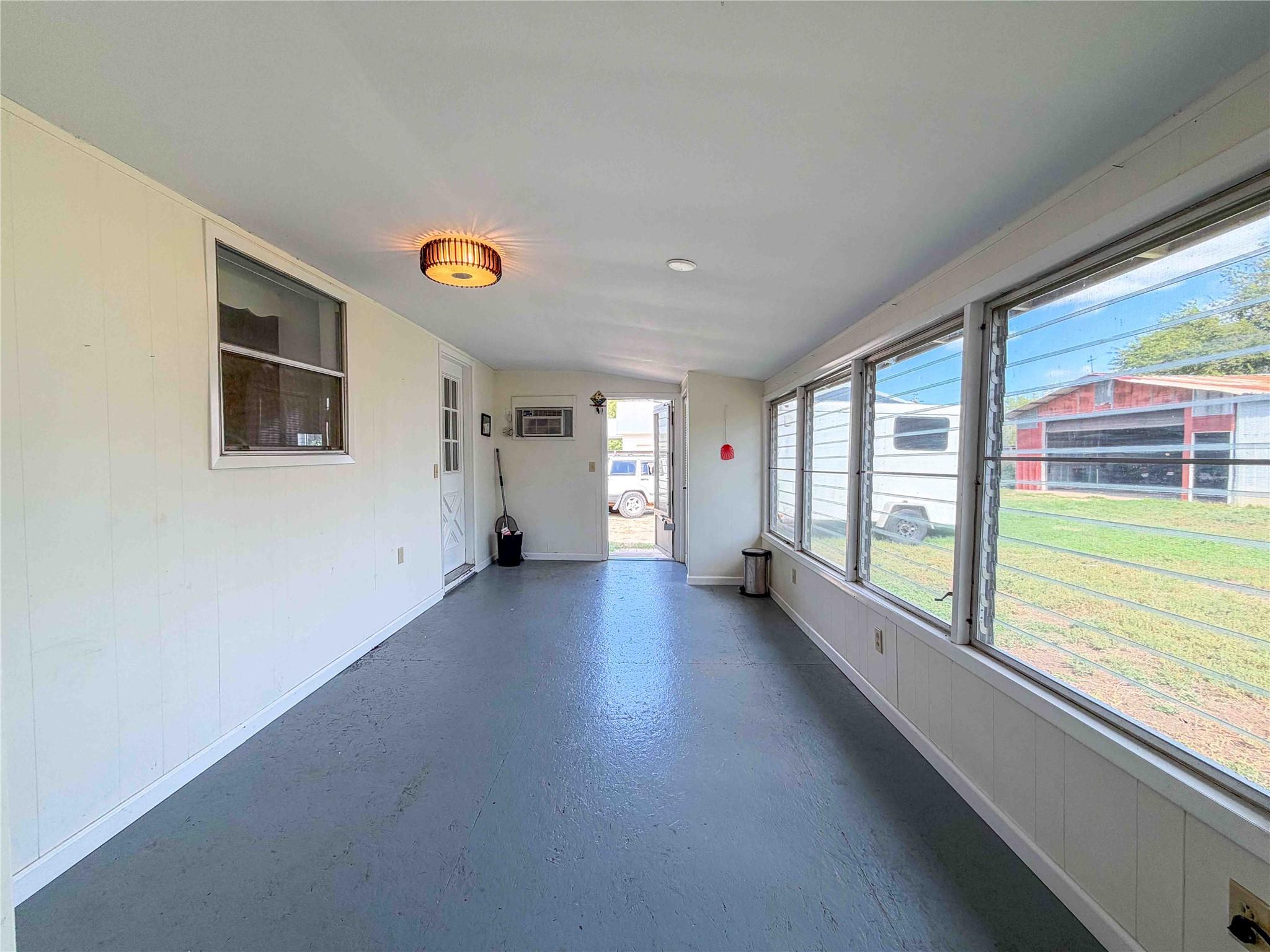 207 Crockett St Property Photo 15