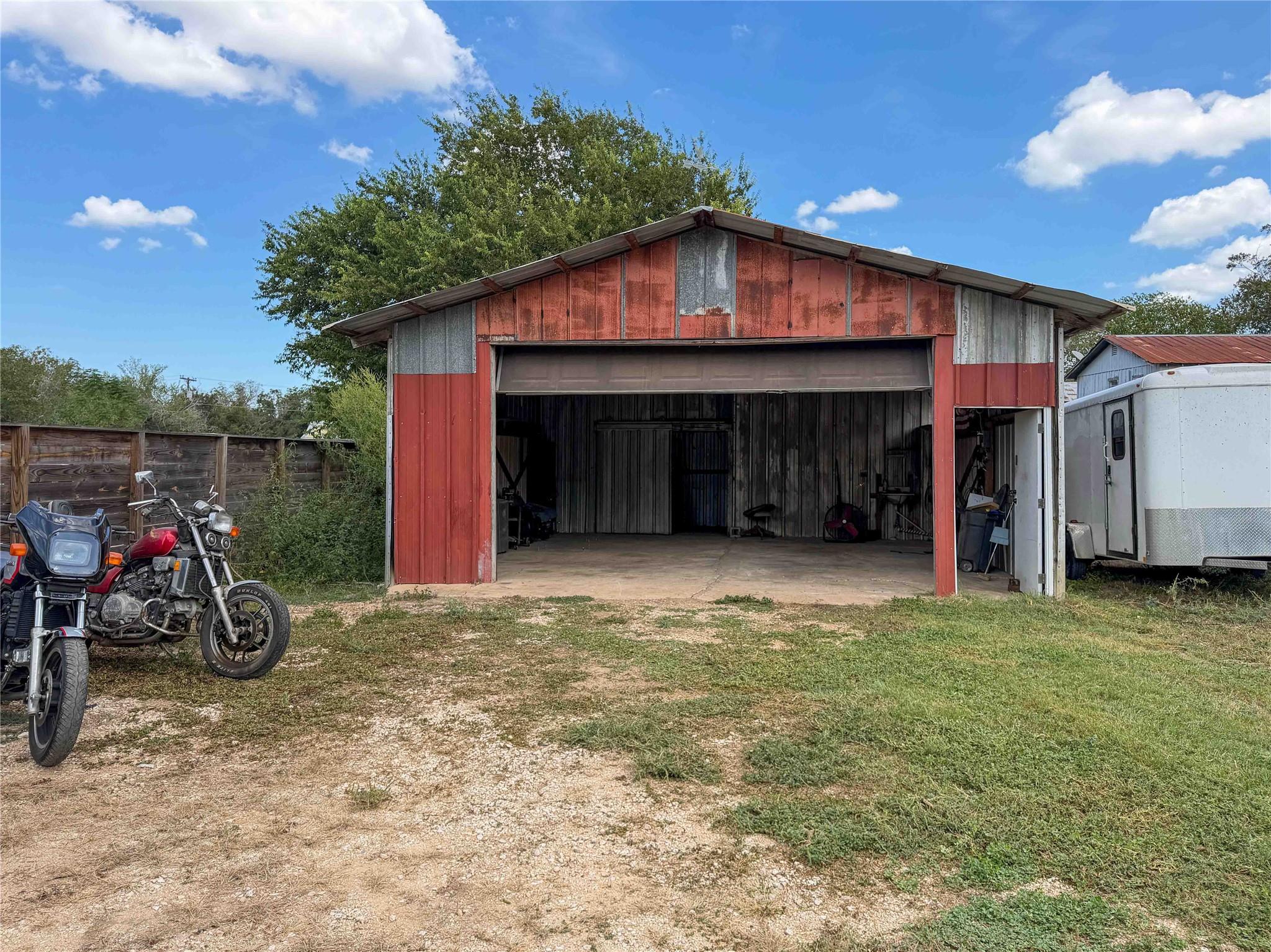 207 Crockett St Property Photo 16