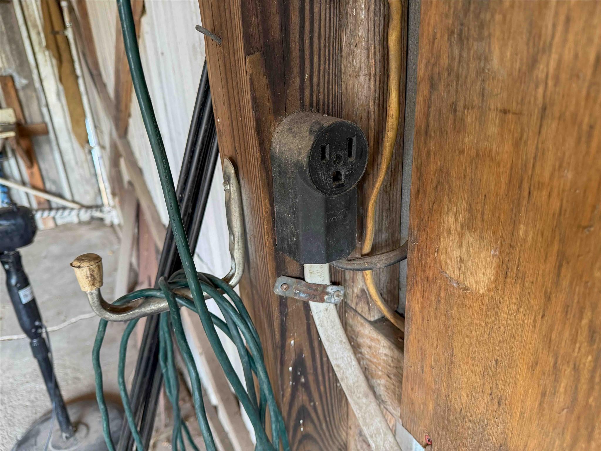 207 Crockett St Property Photo 24