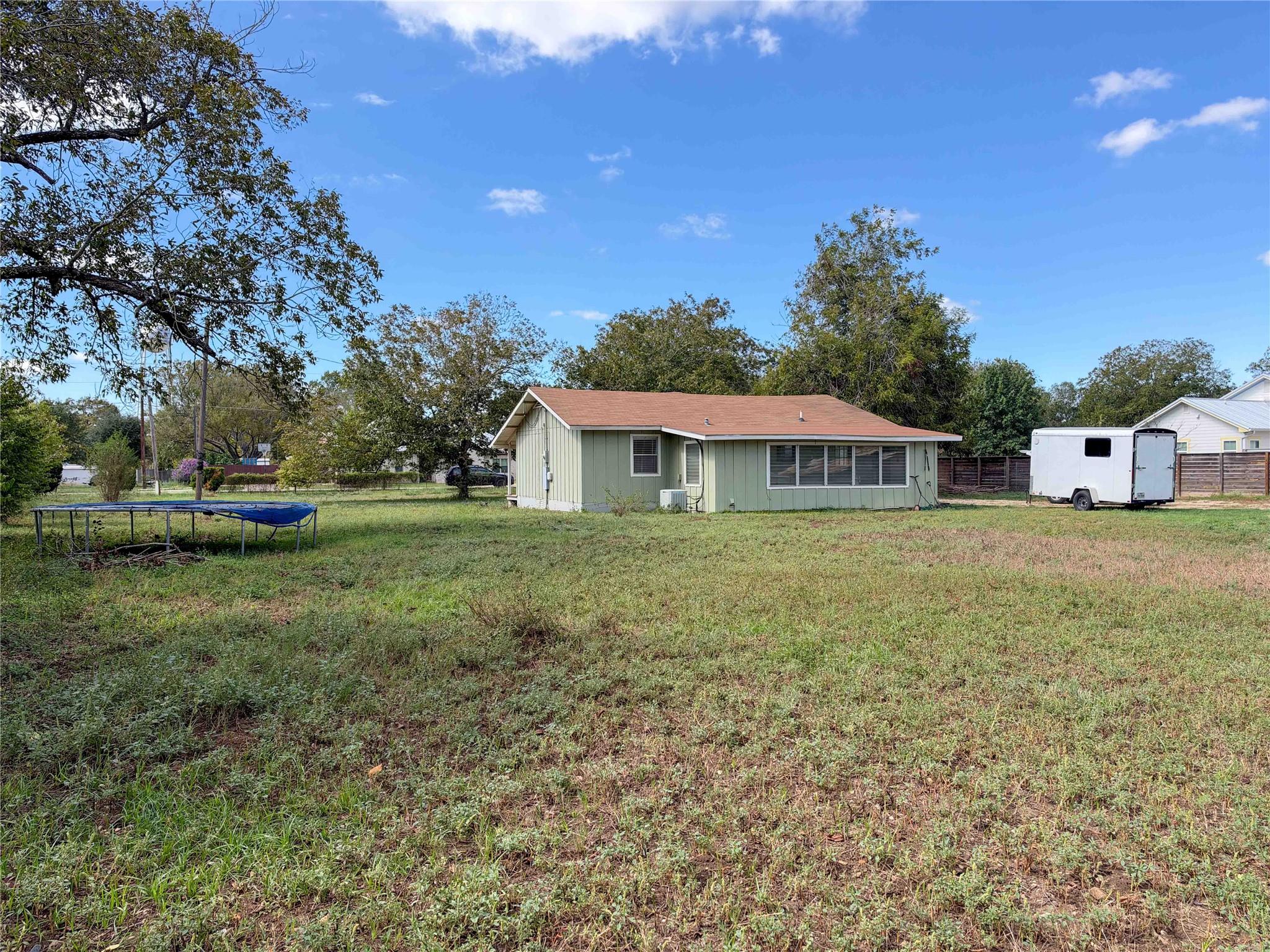 207 Crockett St Property Photo 29
