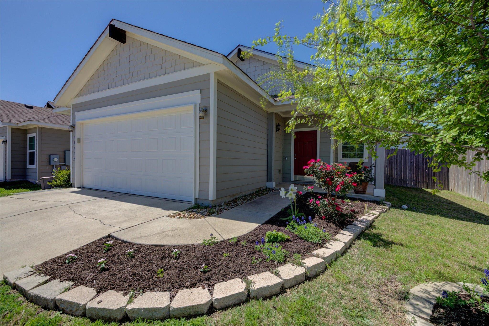 10312 Bankhead Dr Property Photo 1