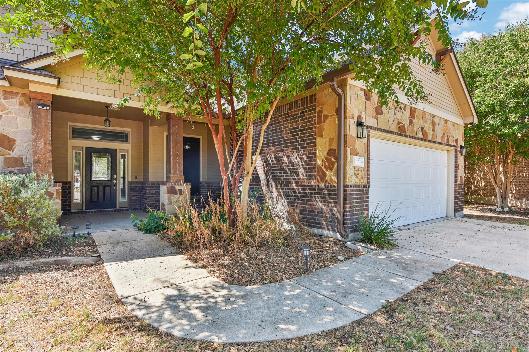 1319 Branchwood Way Property Photo 2