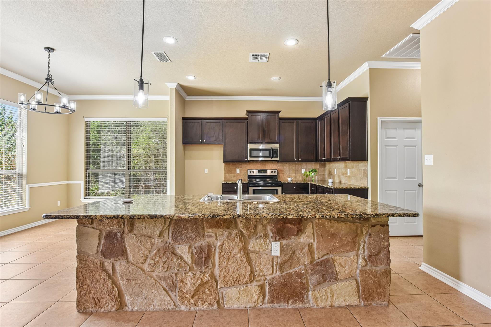 1319 Branchwood Way Property Photo 12