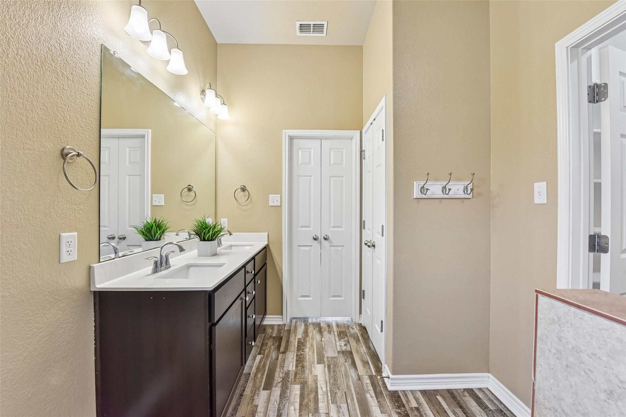 1319 Branchwood Way Property Photo 21