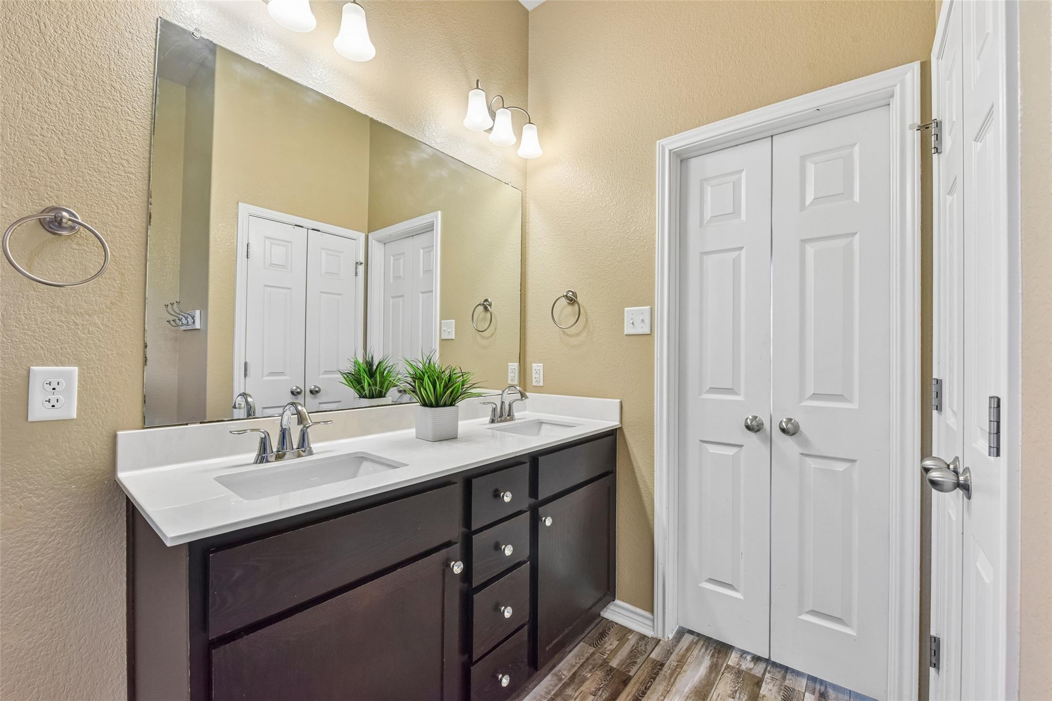 1319 Branchwood Way Property Photo 23