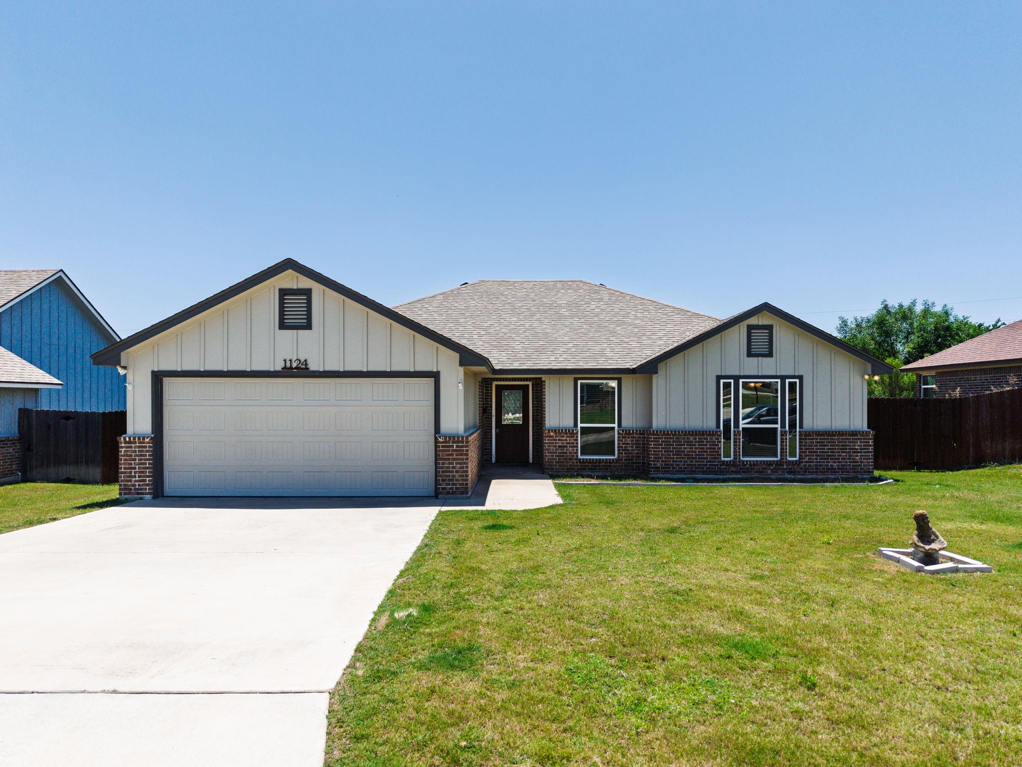 1124 Limestone Dr Property Photo 1
