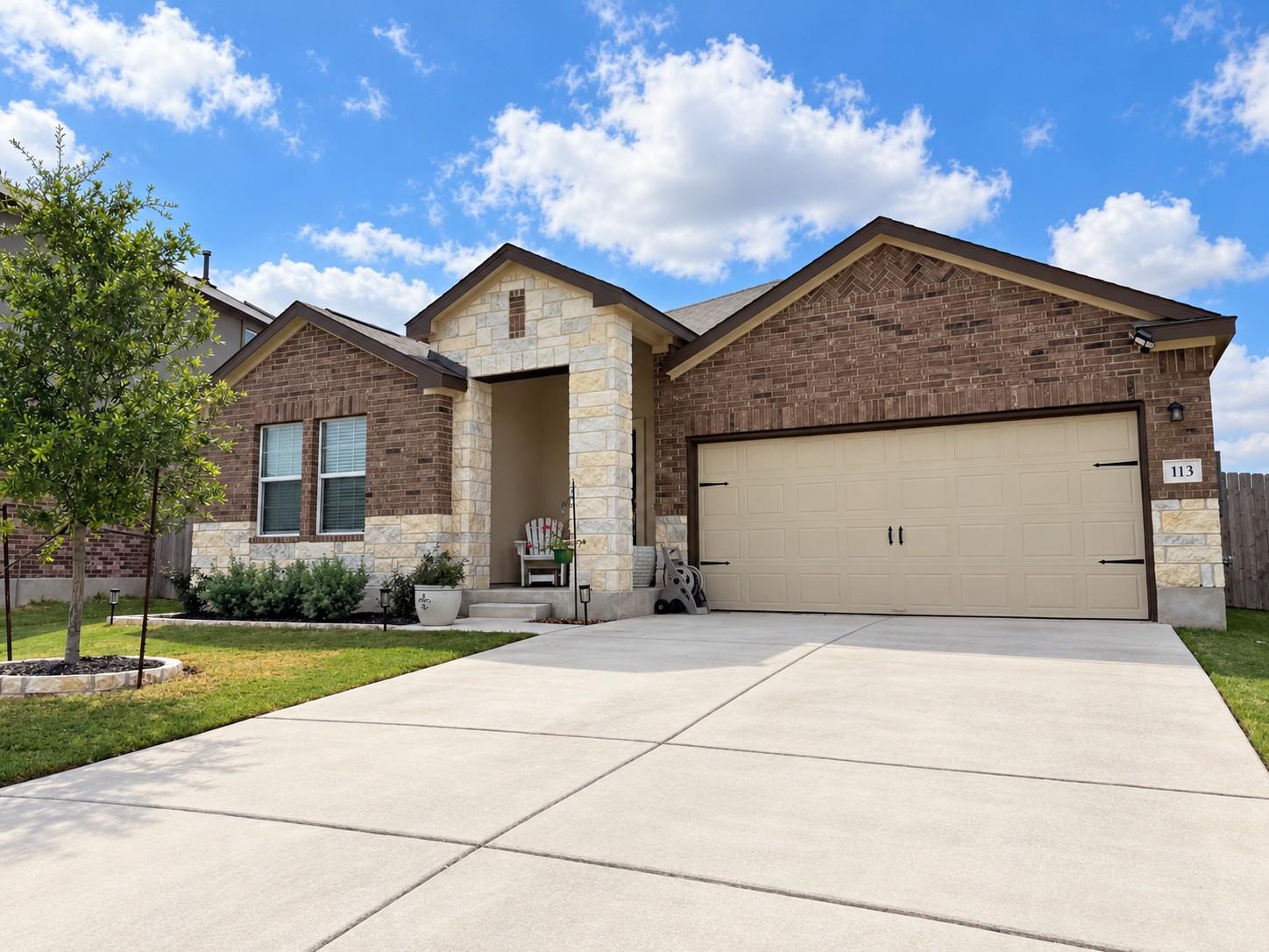 113 Sunrise Oak Cv Property Photo 1