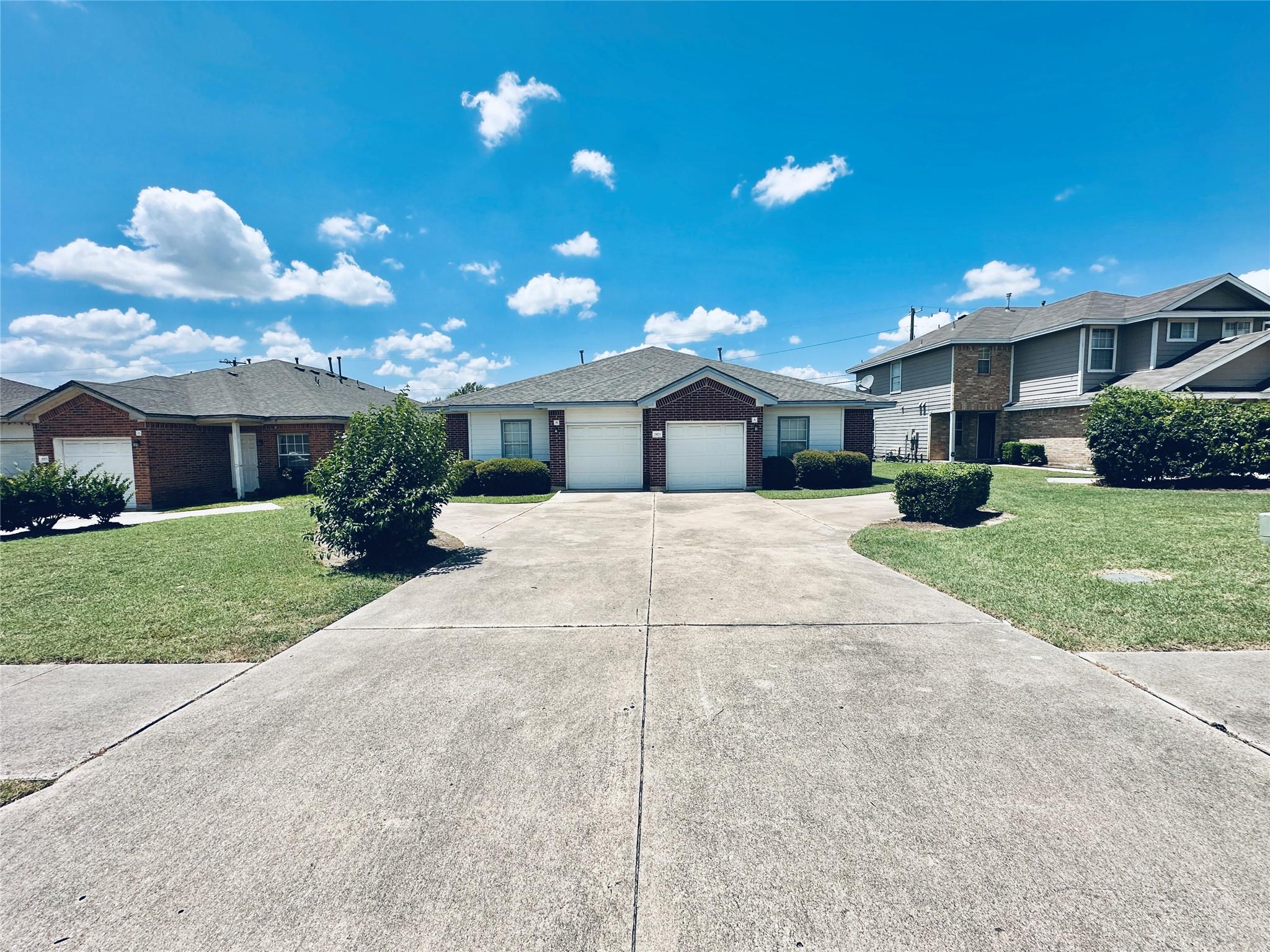 2873 Southampton Way #b Property Photo 2