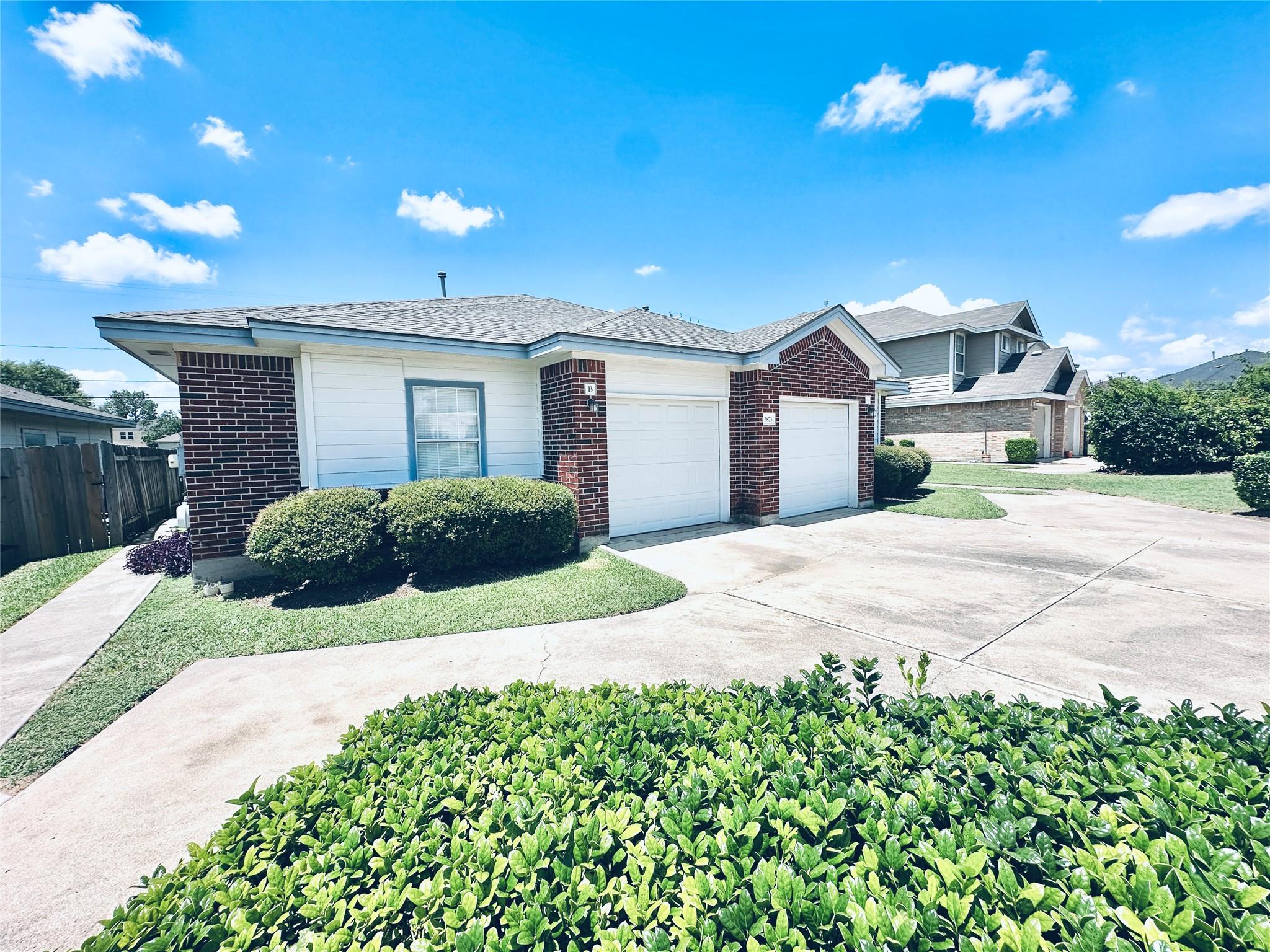 2873 Southampton Way #b Property Photo 3