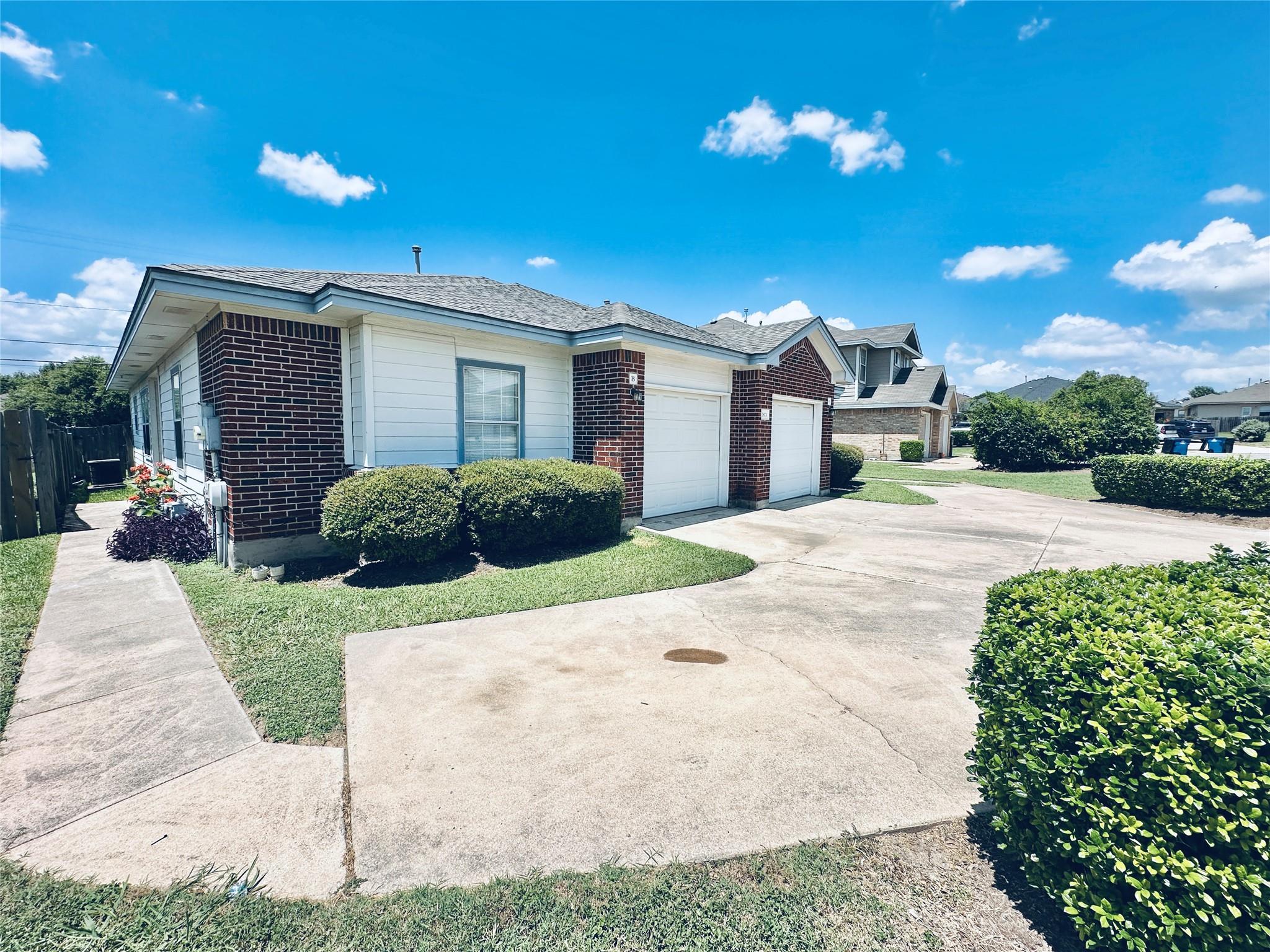 2873 Southampton Way #b Property Photo 4