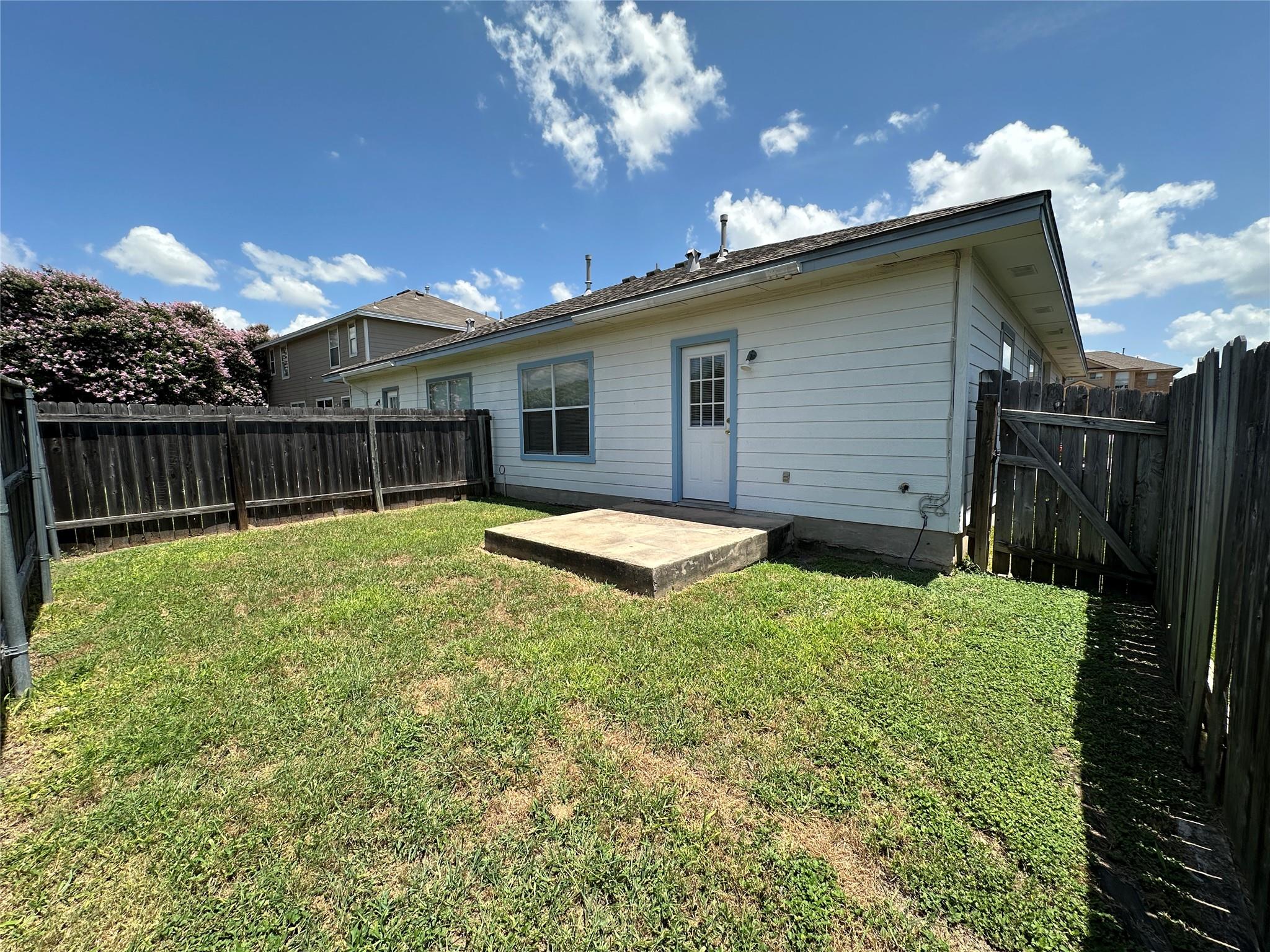 2873 Southampton Way #b Property Photo 6