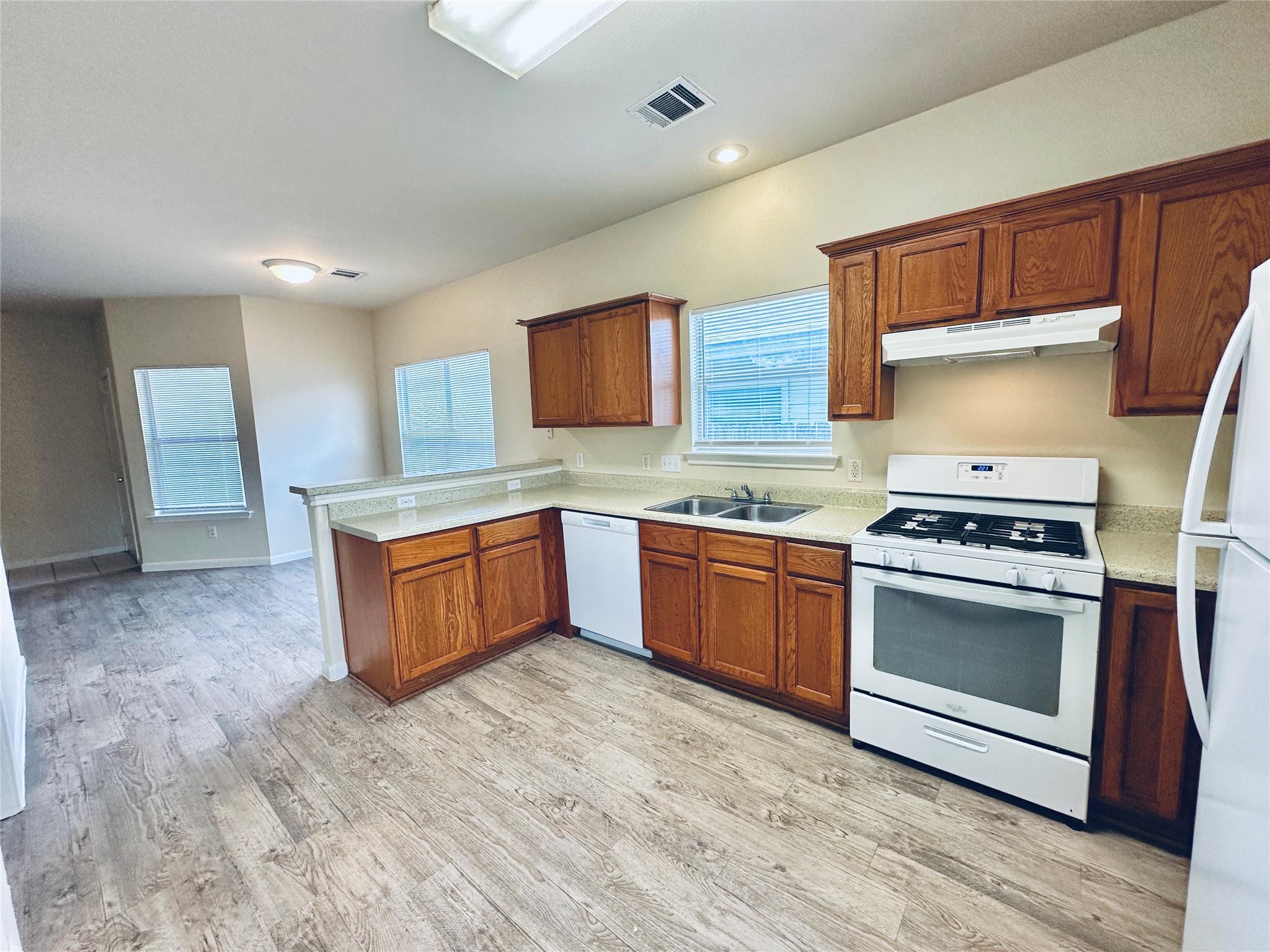 2873 Southampton Way #b Property Photo 8