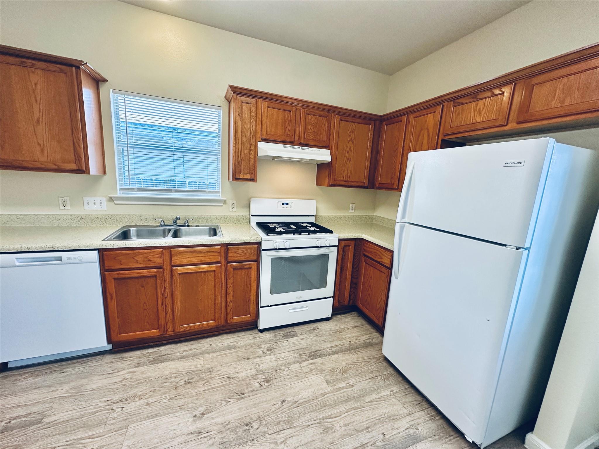 2873 Southampton Way #b Property Photo 9
