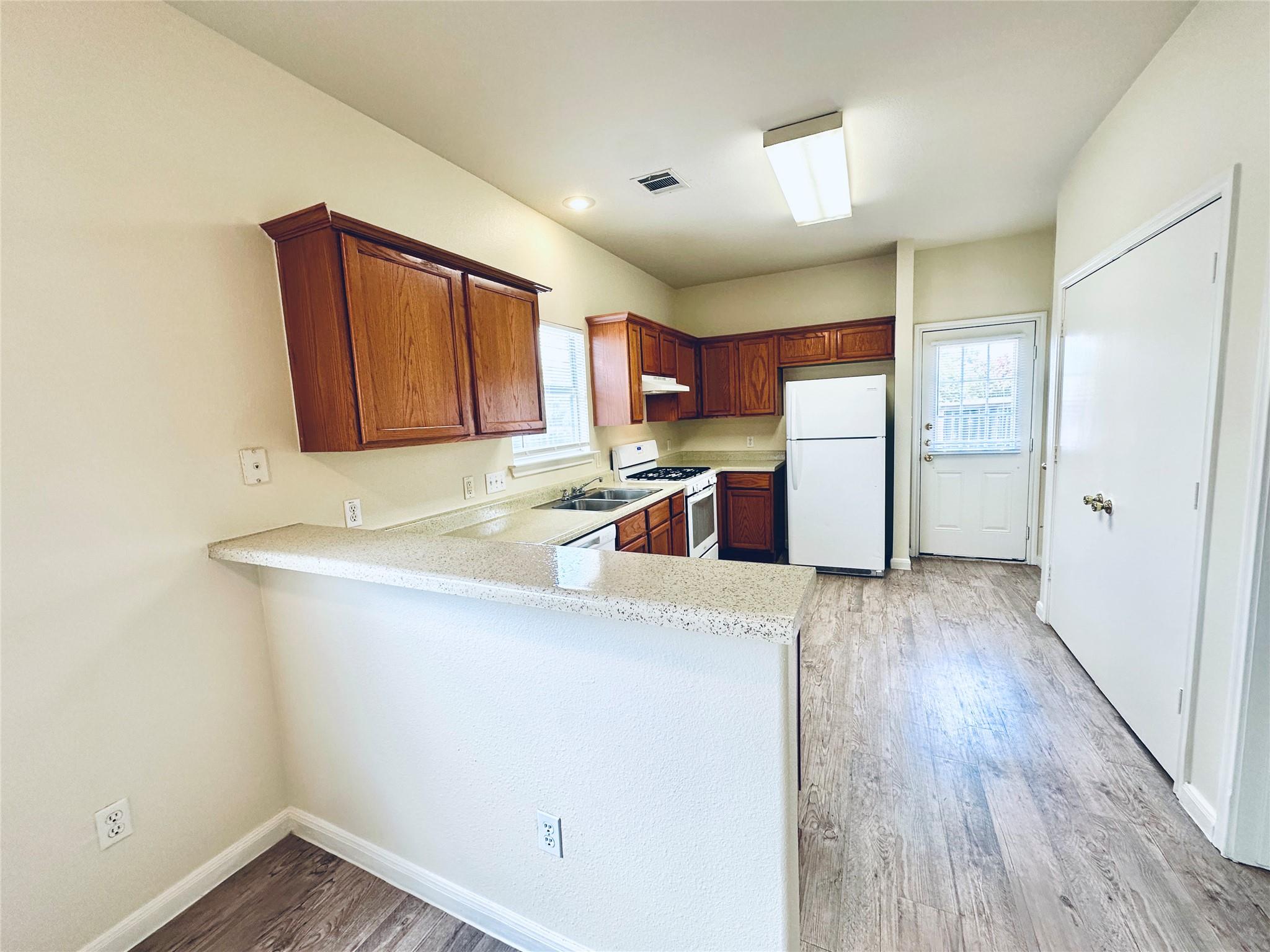 2873 Southampton Way #b Property Photo 10