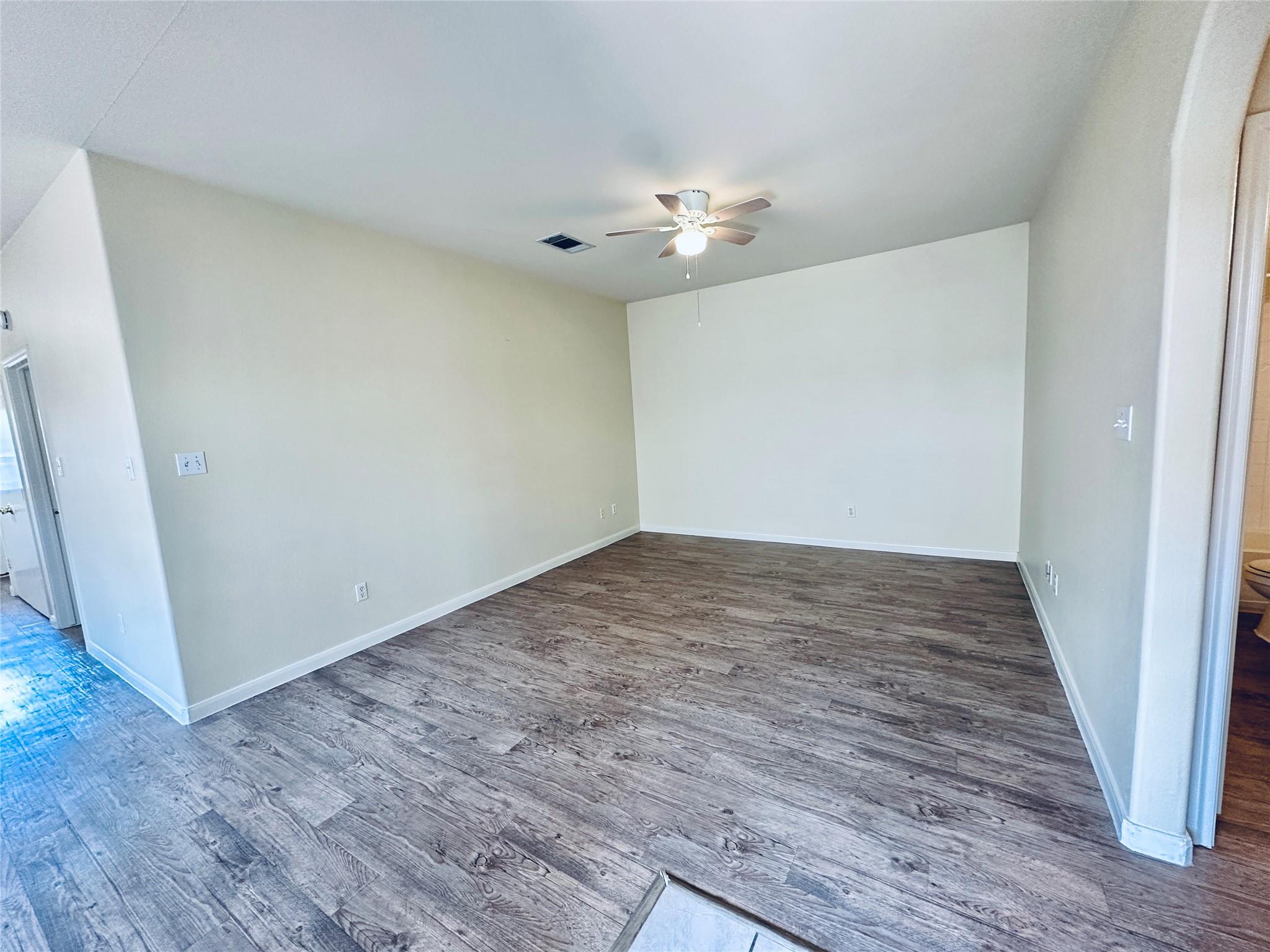 2873 Southampton Way #b Property Photo 11