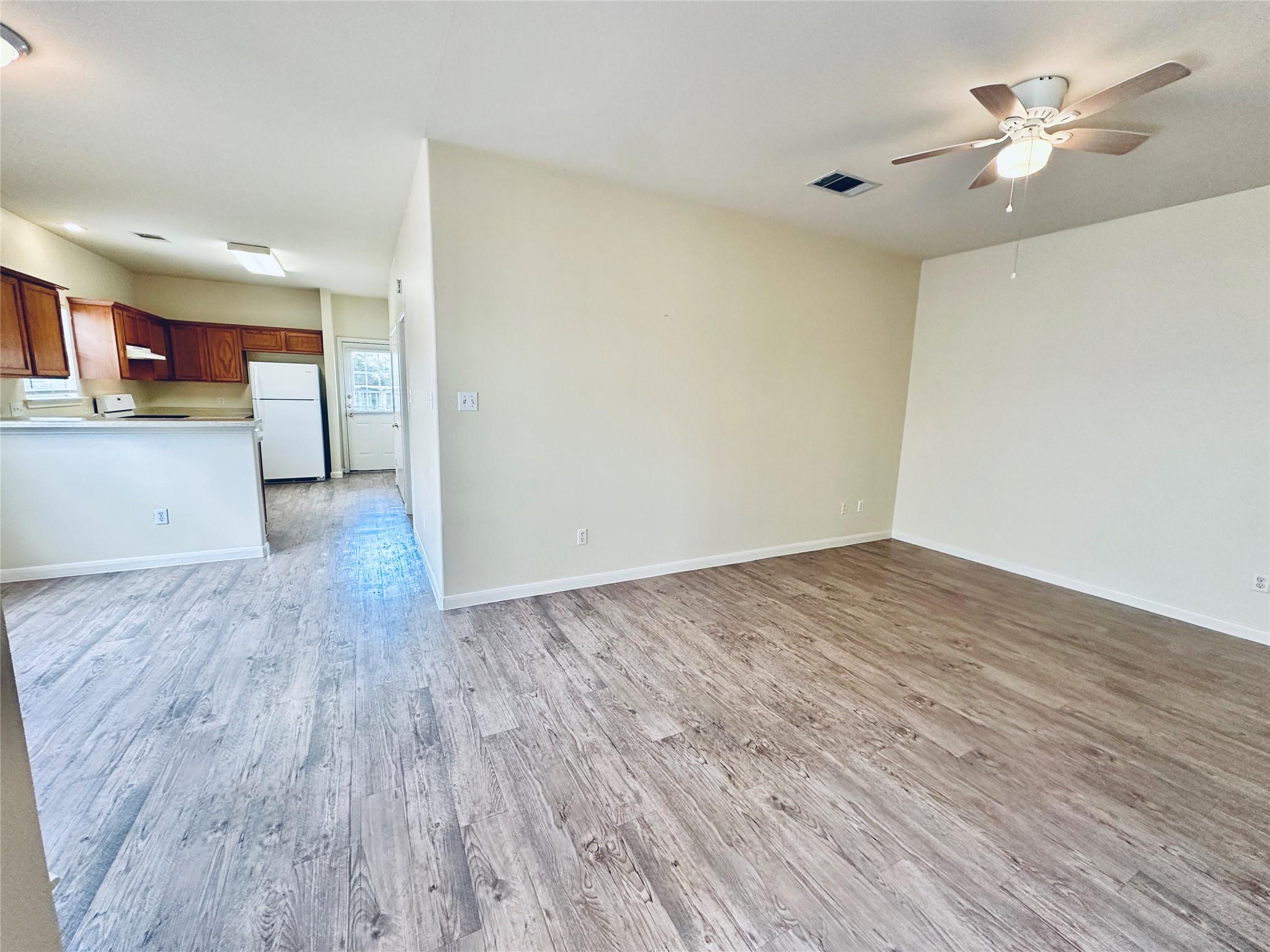 2873 Southampton Way #b Property Photo 12