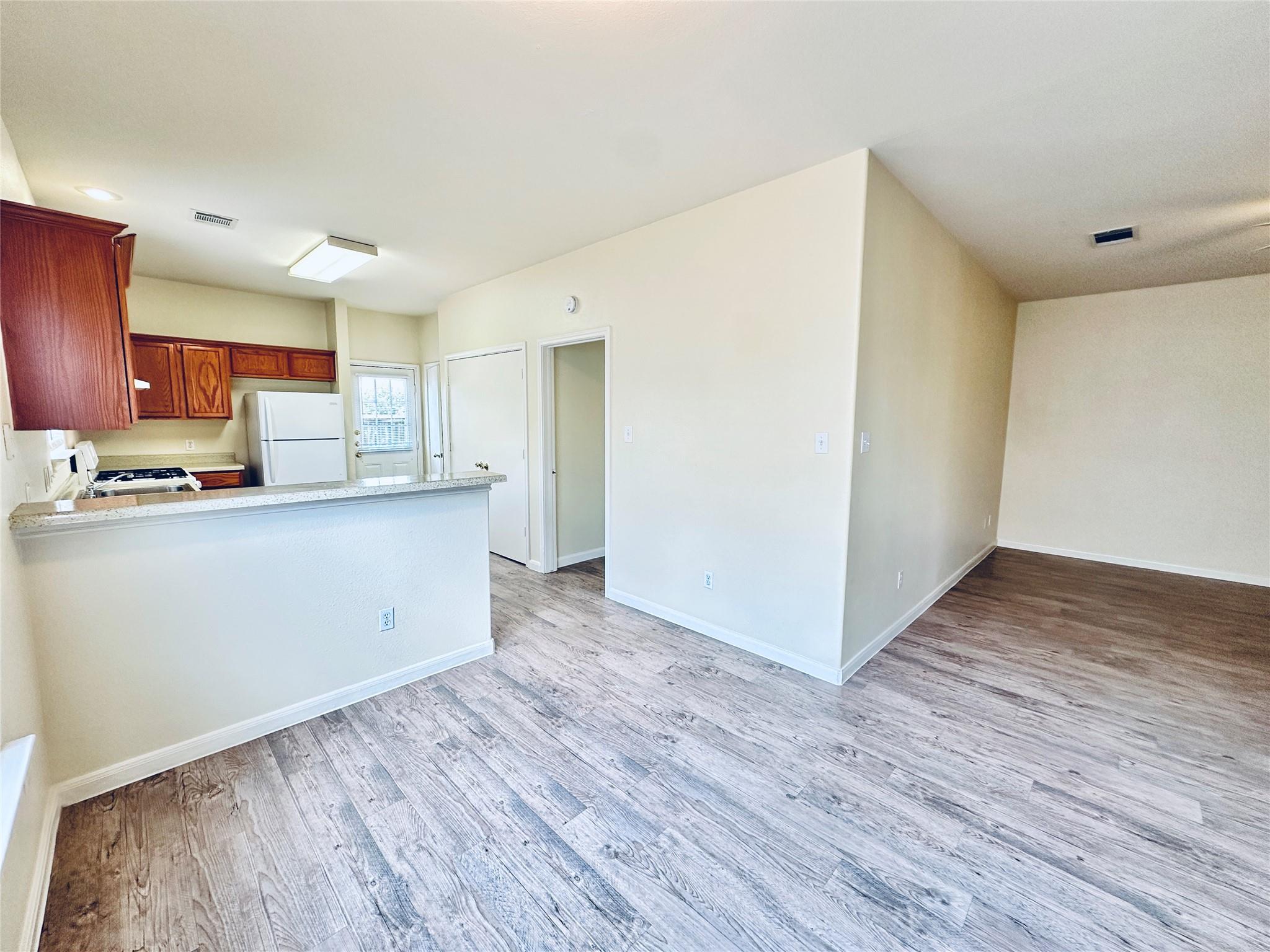 2873 Southampton Way #b Property Photo 17