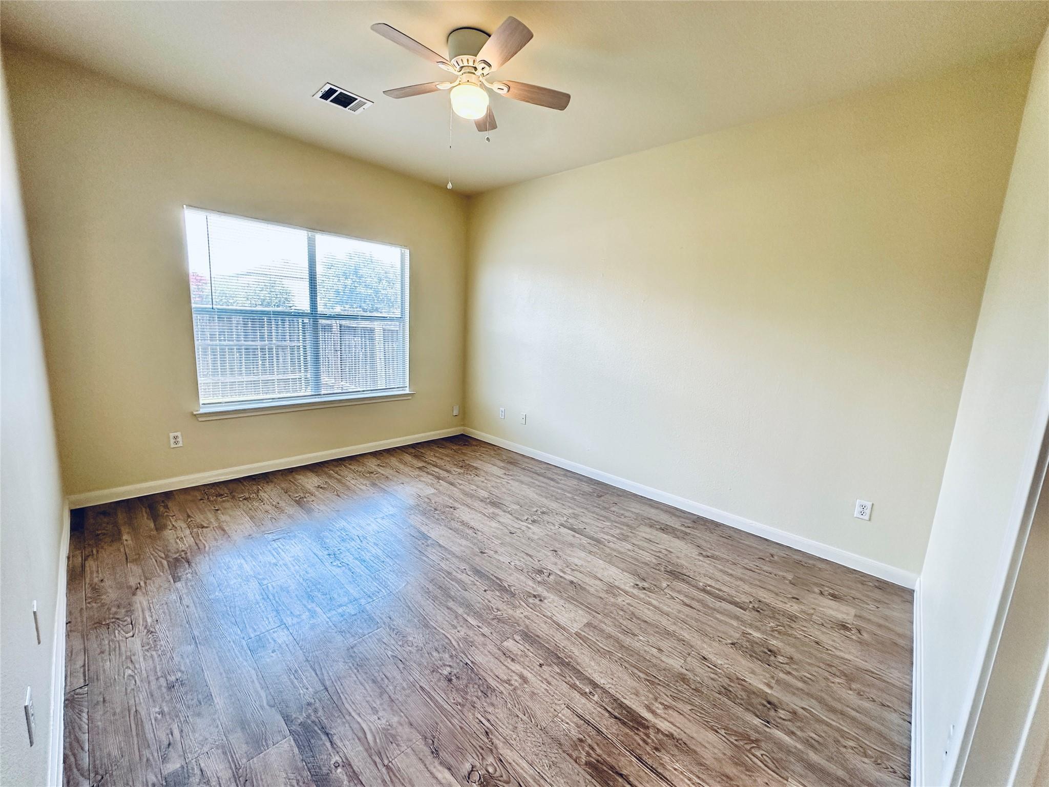 2873 Southampton Way #b Property Photo 23