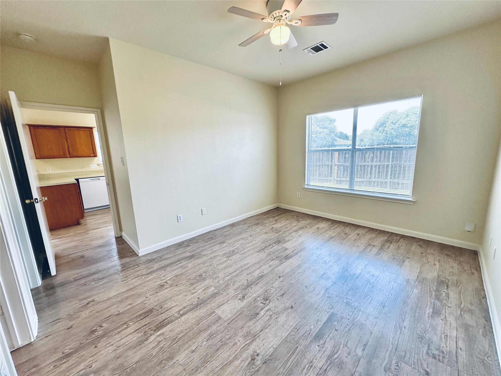 2873 Southampton Way #b Property Photo 24