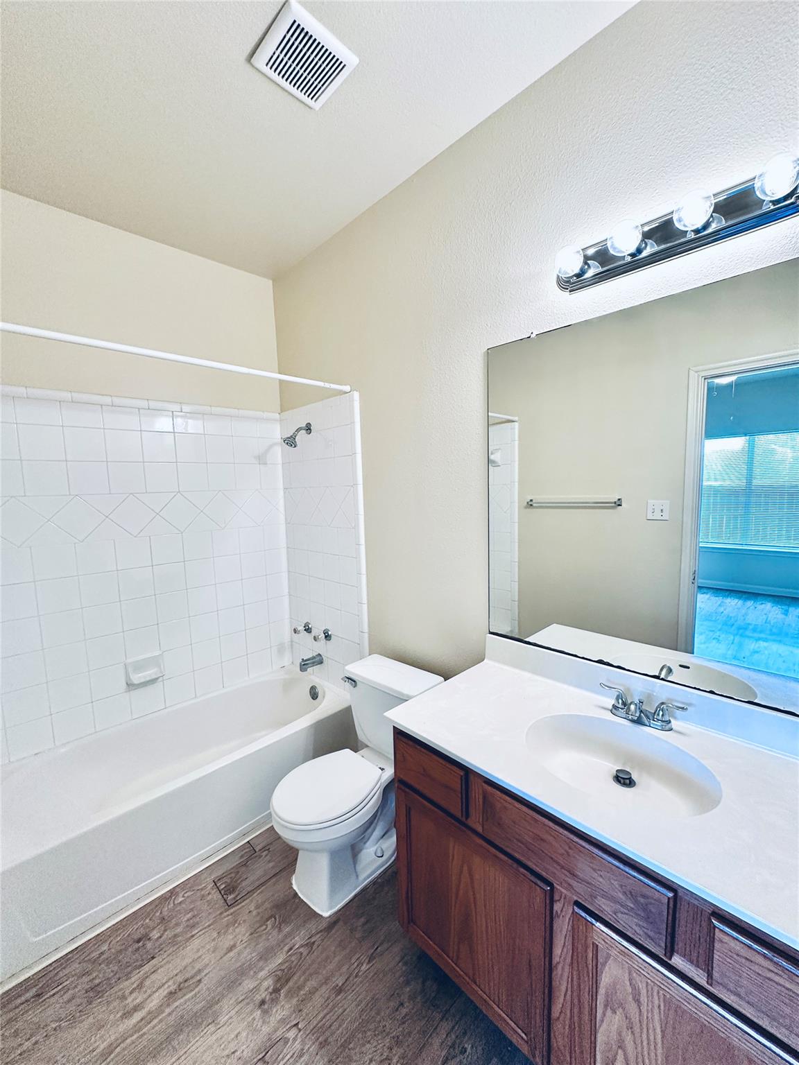2873 Southampton Way #b Property Photo 27