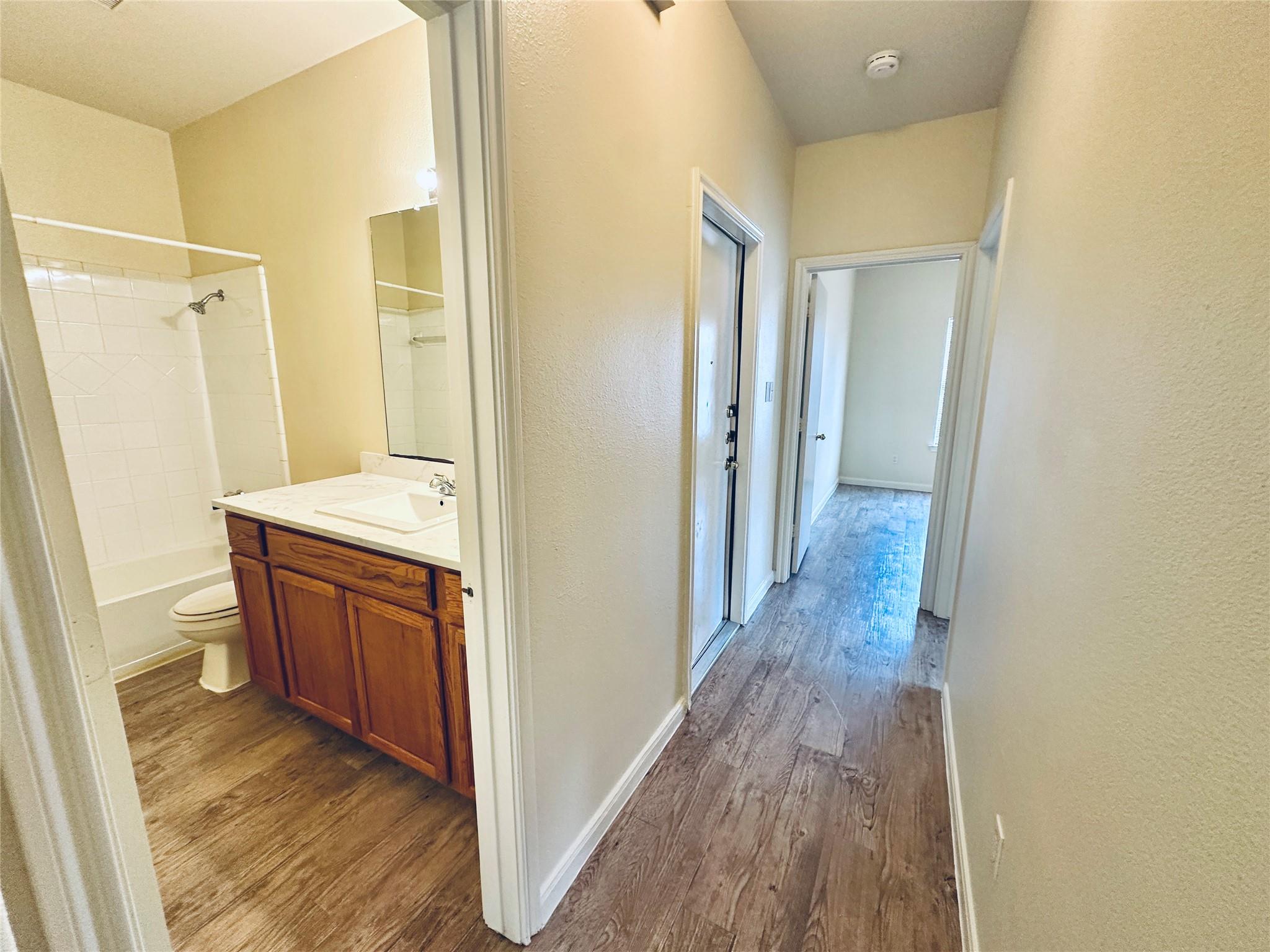 2873 Southampton Way #b Property Photo 29
