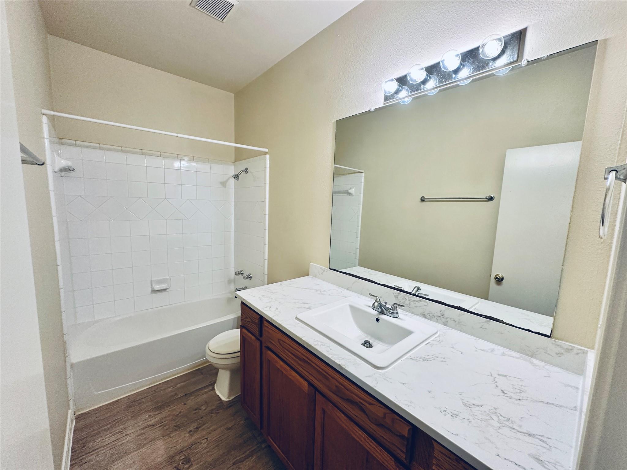 2873 Southampton Way #b Property Photo 30