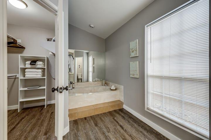 1100 Briargate Dr Property Photo 23