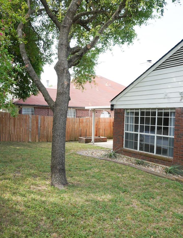 1100 Briargate Dr Property Photo 32