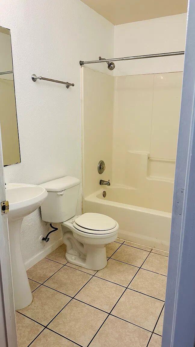 2222 Katy Ln #b Property Photo 3
