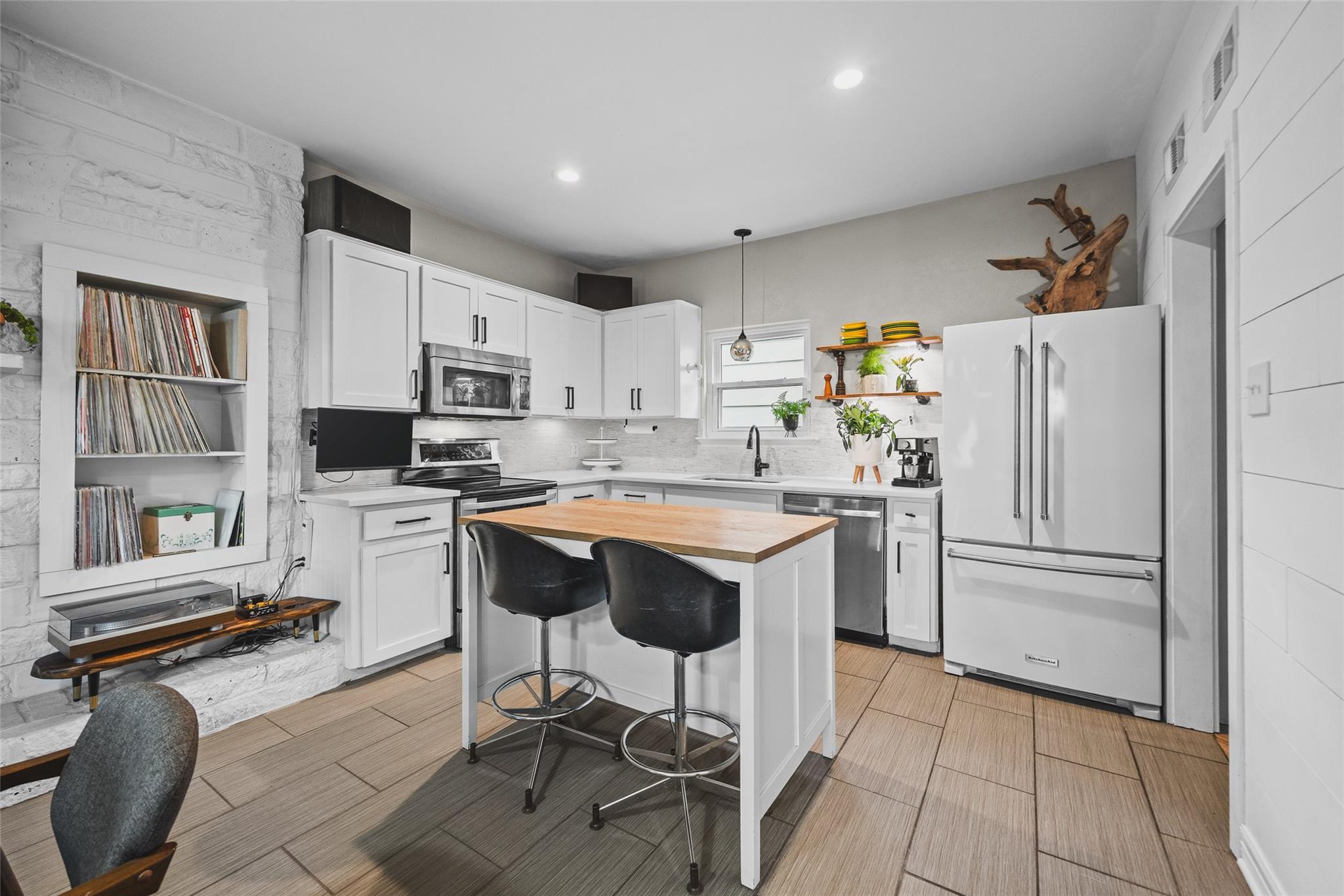 8102 Current Cir Property Photo 11
