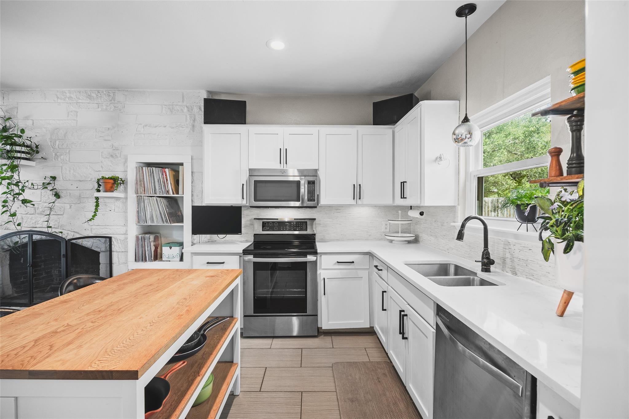 8102 Current Cir Property Photo 15