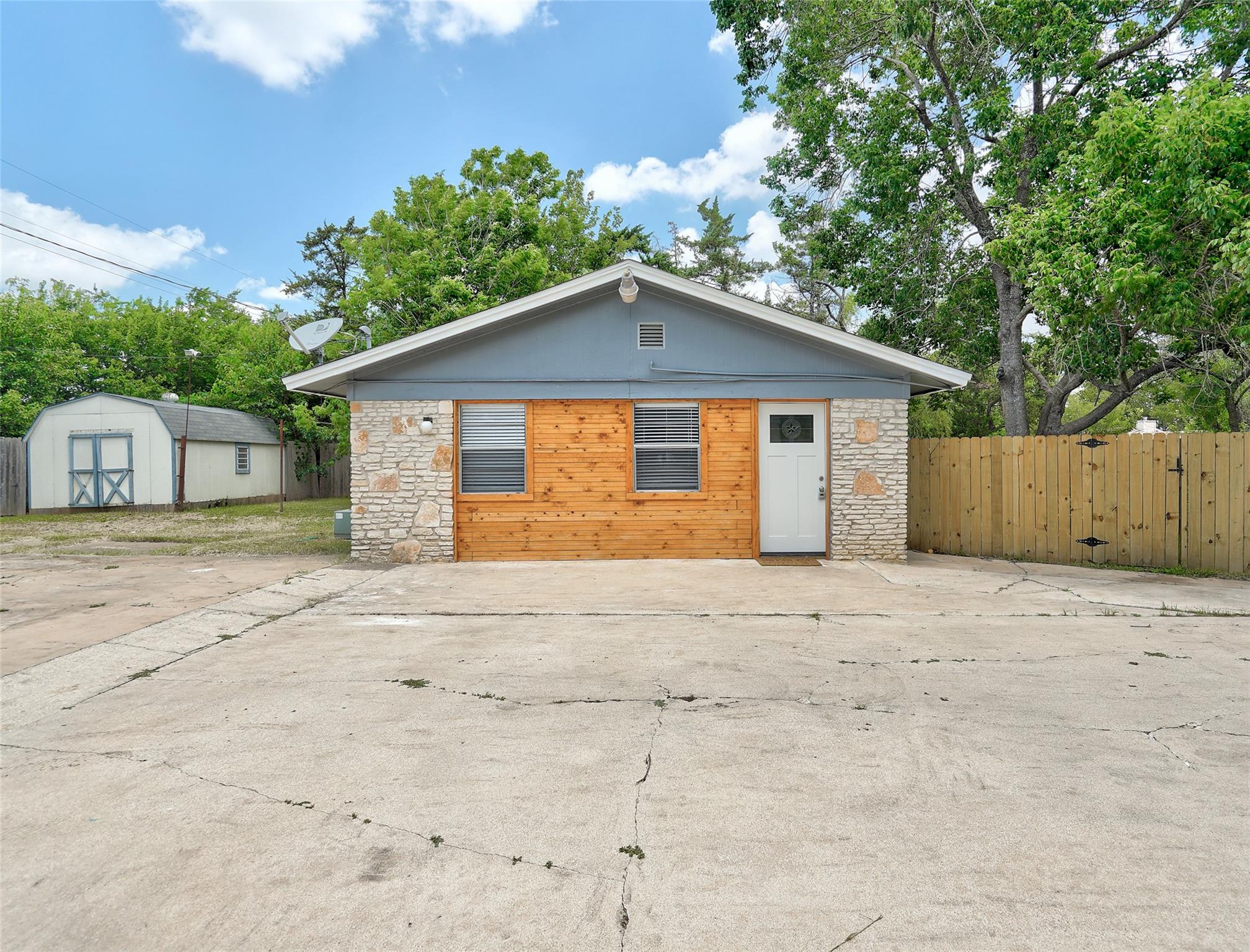 1806 Dixie Ln Property Photo 1