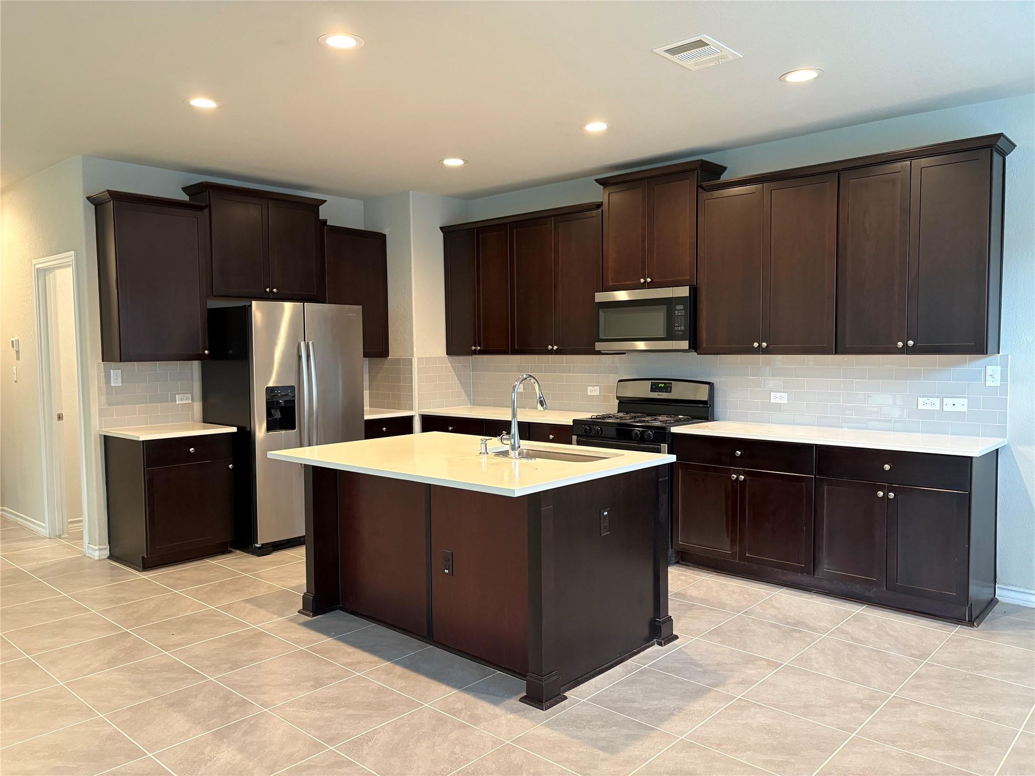 147 Mary Max Cir Property Photo 3
