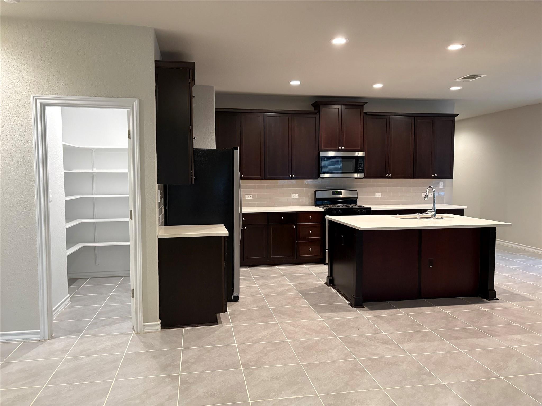 147 Mary Max Cir Property Photo 6