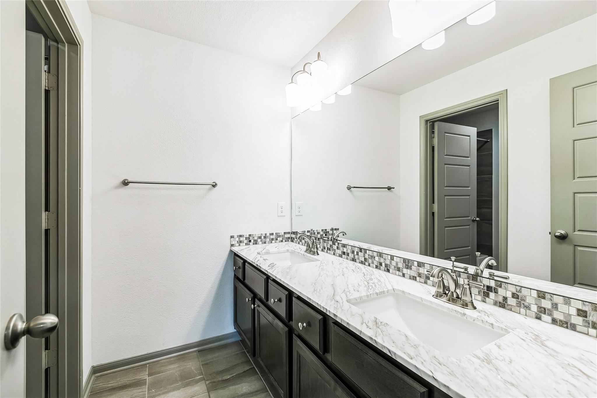 18705 Alonso Pl Property Photo 30