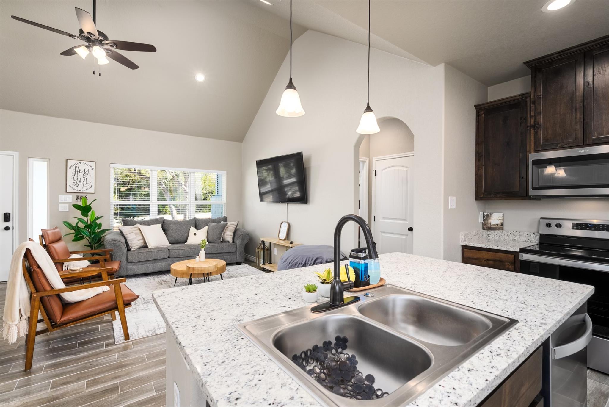 117 Lightning Bolt None Property Photo 6