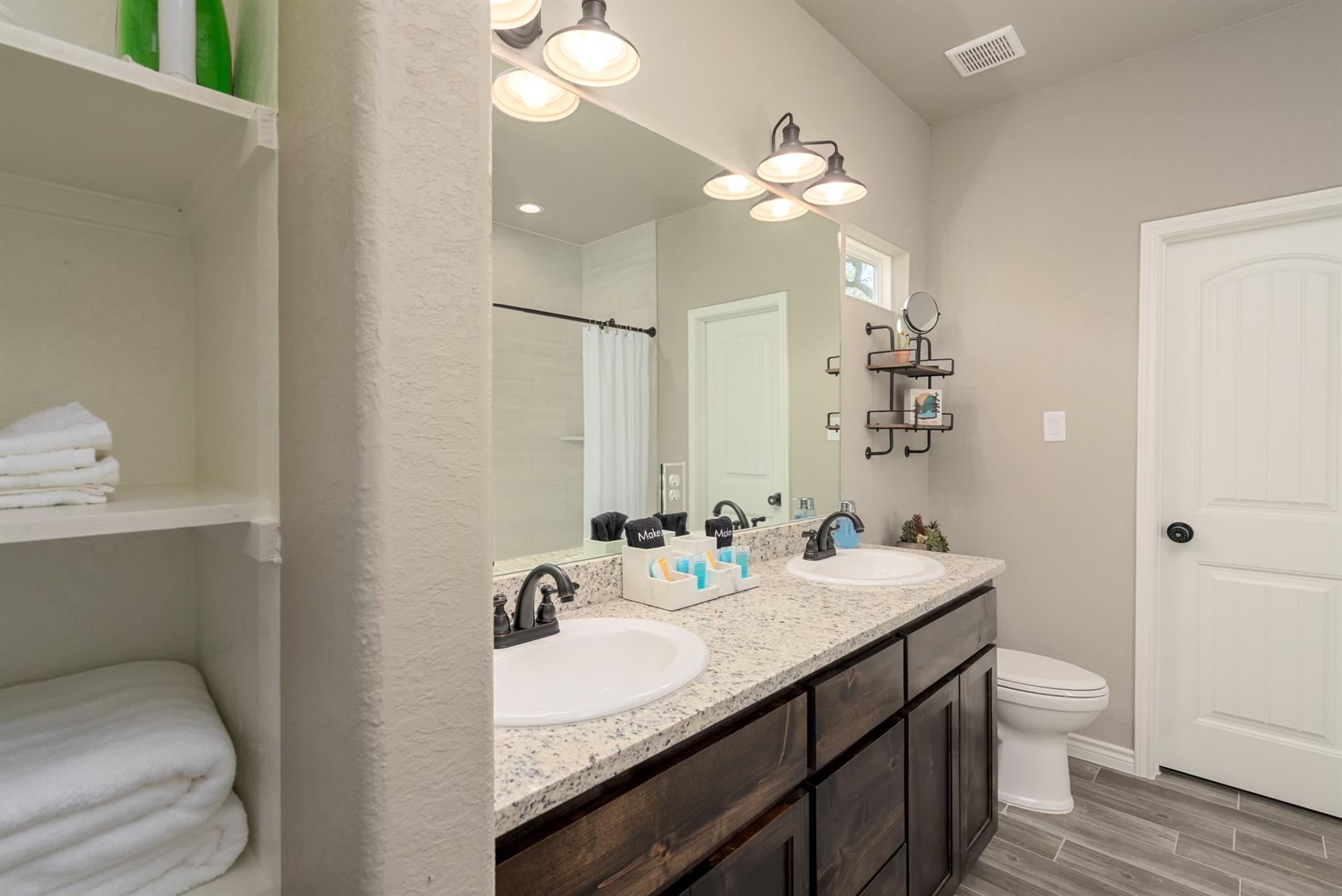 117 Lightning Bolt None Property Photo 8