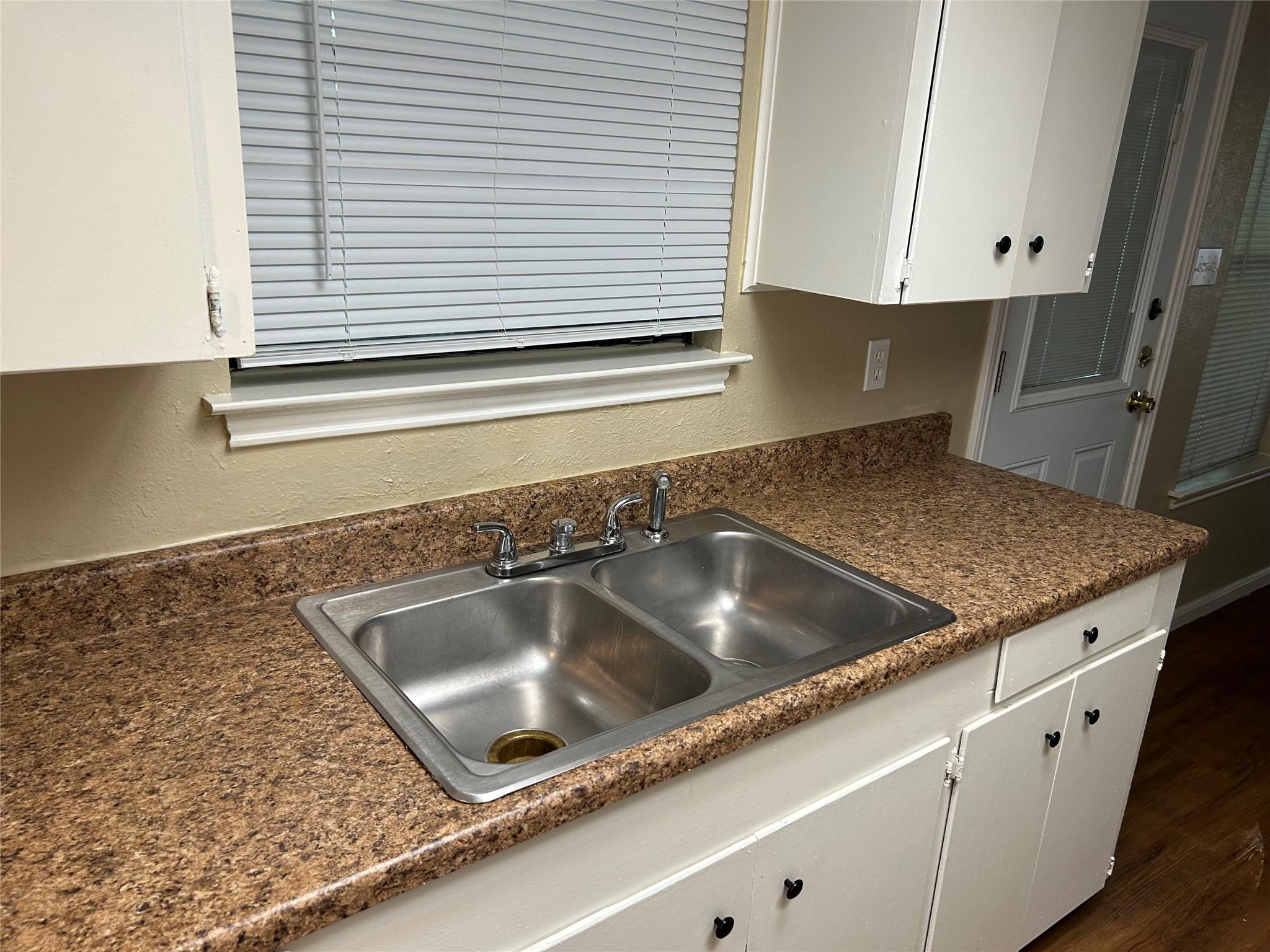 5006 Sara Dr #b Property Photo 7