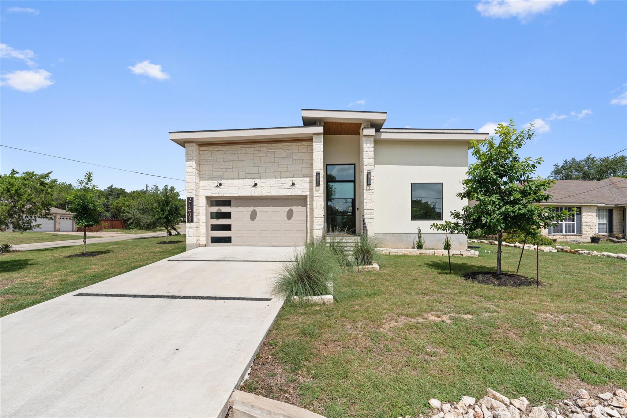 21408 Lakefront Dr Property Photo 1